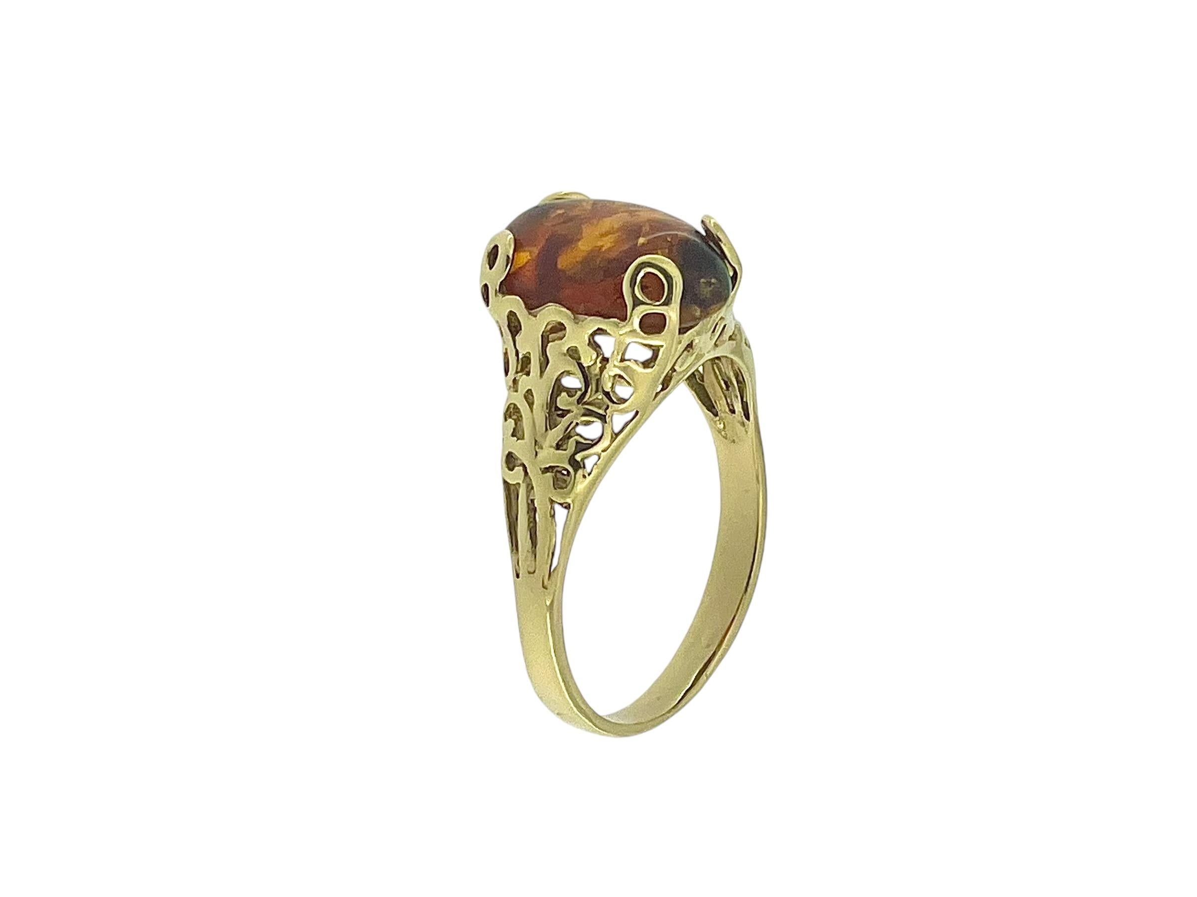 Measurements : top length : 1.4cm , width : 1.1cm , height : 0.9cm , size : 60.2

This Vintage Yellow Gold Ring is a stunning piece of artisan craftsmanship, made from 18kt yellow gold and showcasing a beautifully polished cabochon amber gemstone of