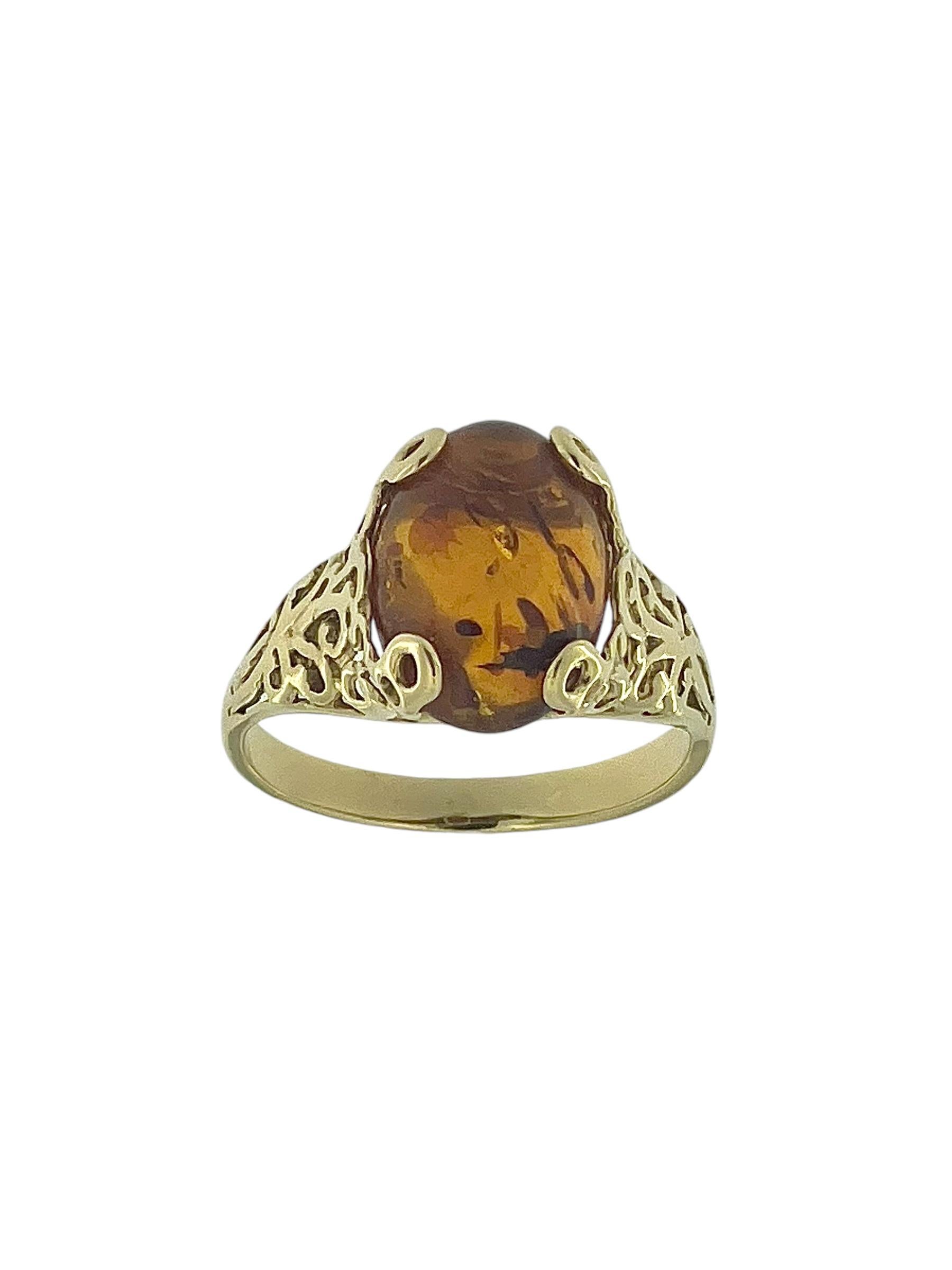Cabochon Vintage Yellow Gold Ring with Amber For Sale