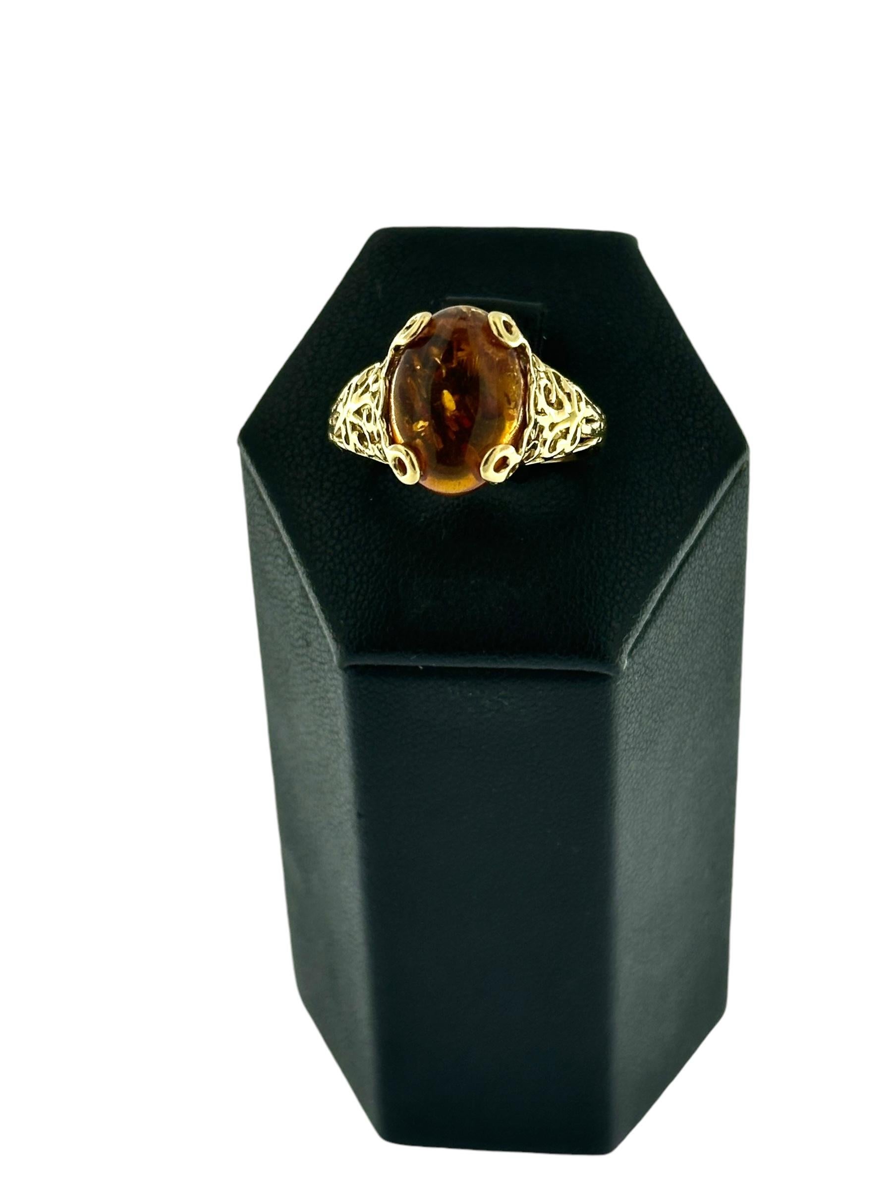 Vintage Yellow Gold Ring with Amber In Excellent Condition For Sale In Esch sur Alzette, Esch-sur-Alzette