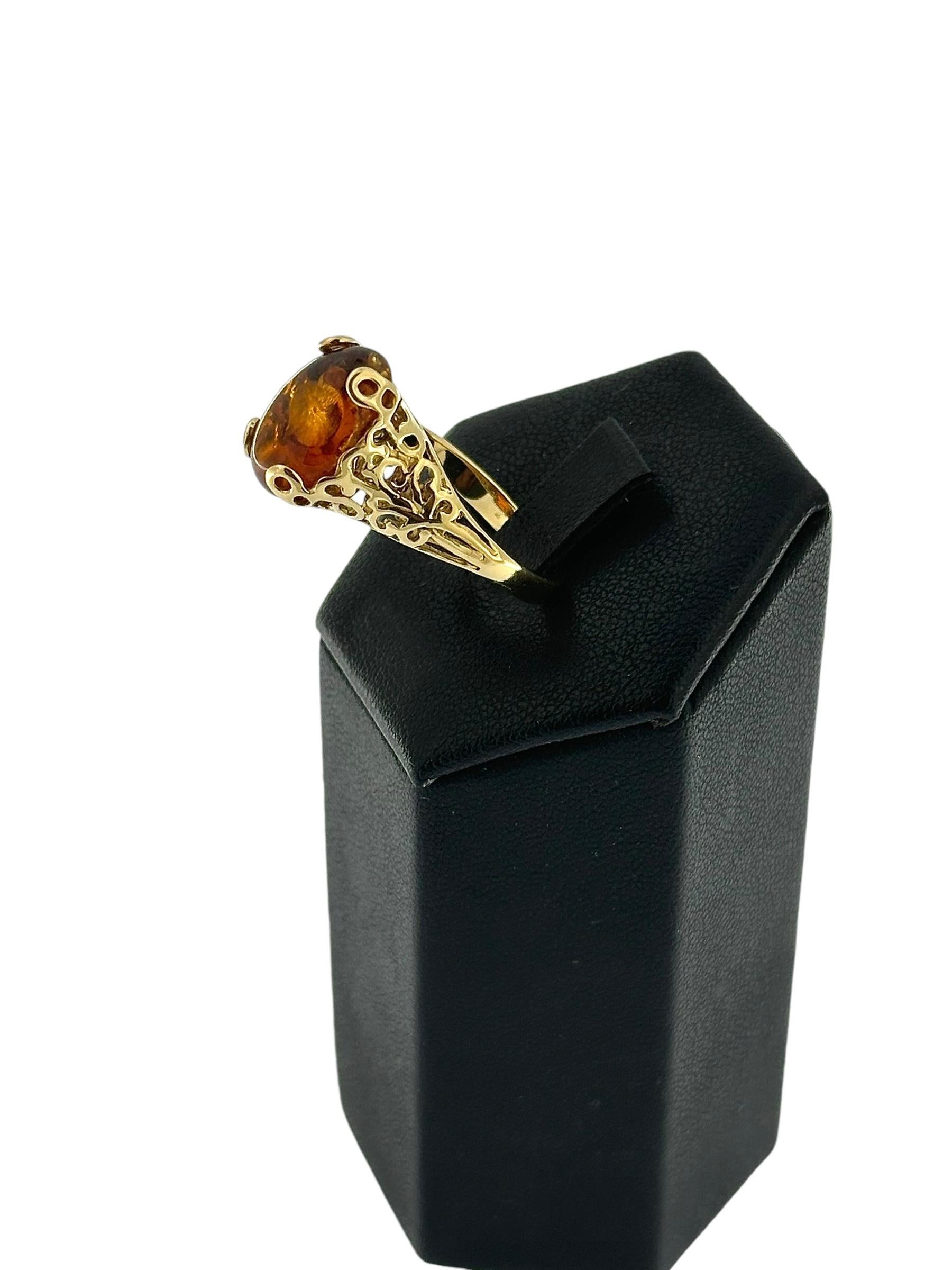 Women's or Men's Vintage Yellow Gold Ring with Amber For Sale