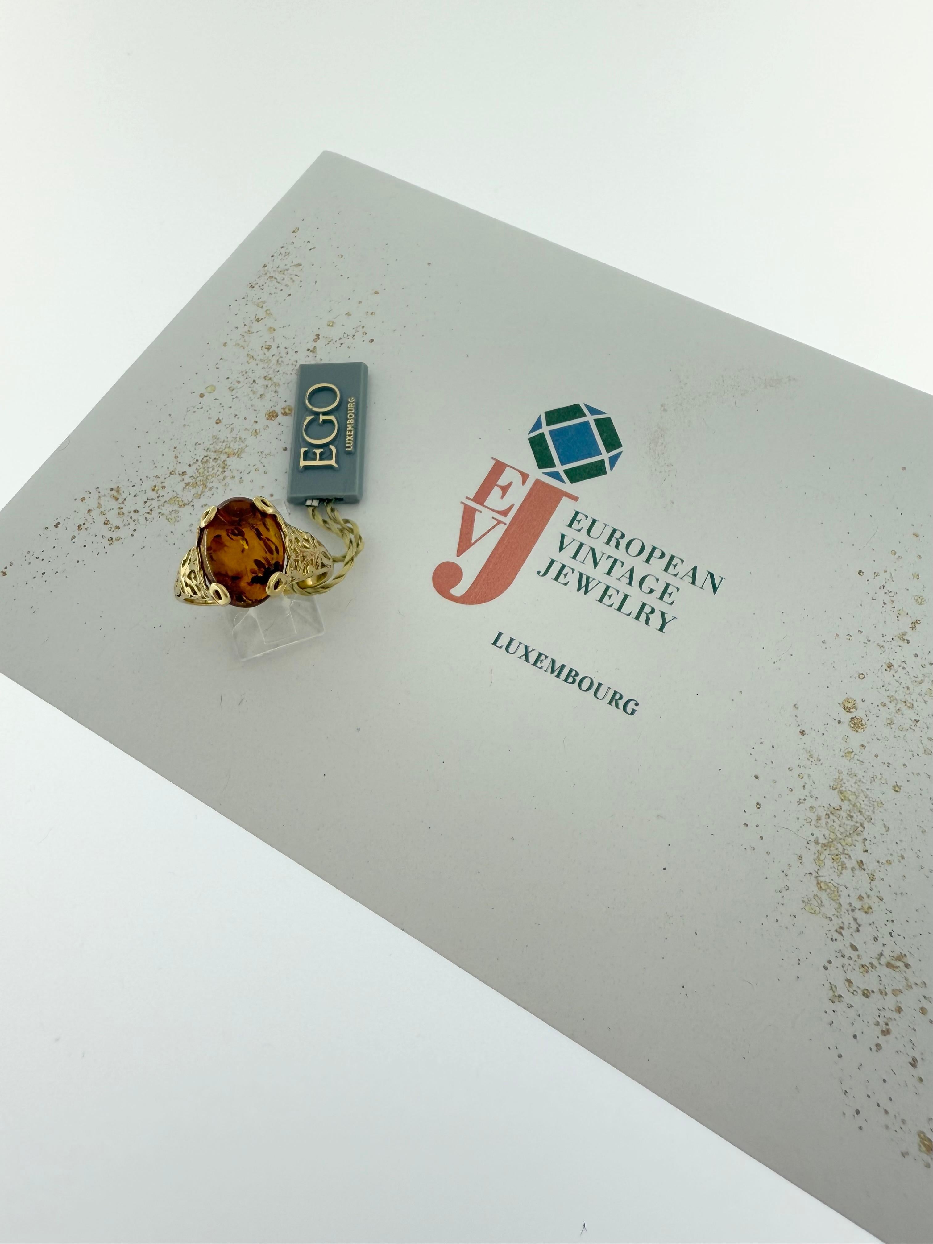 Vintage Yellow Gold Ring with Amber For Sale 2
