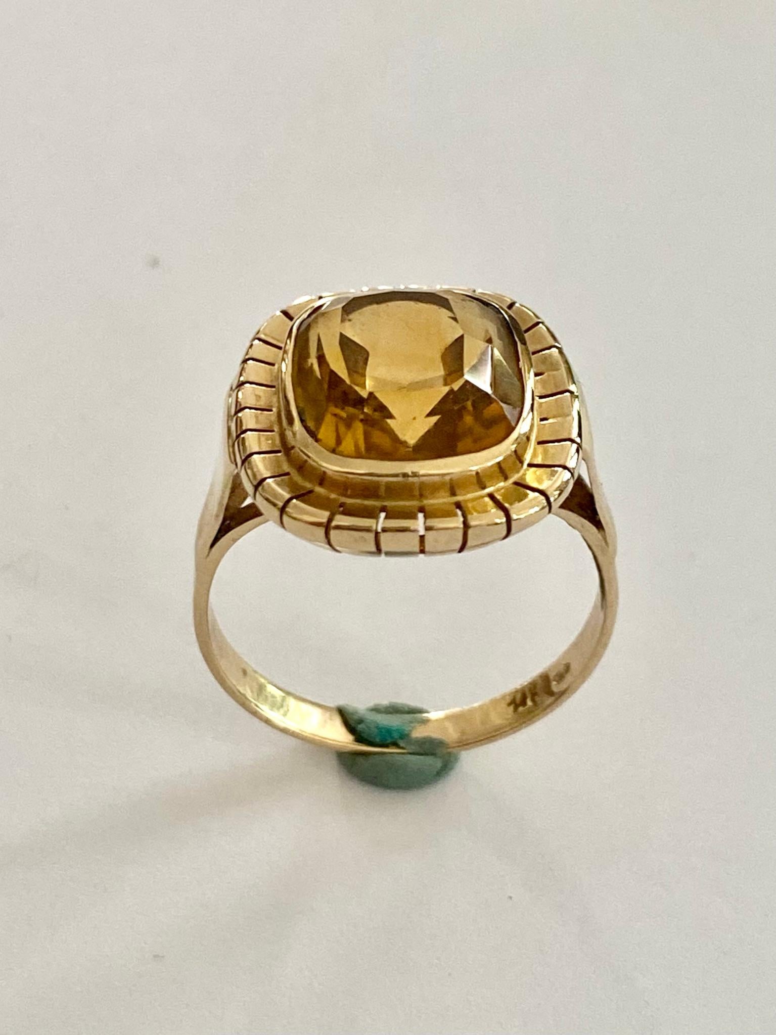 Vintage Yellow Gold Ring with Cushion Cut Natural Quartz, Citrine, USA, ca 1965 In Good Condition In Heerlen, NL