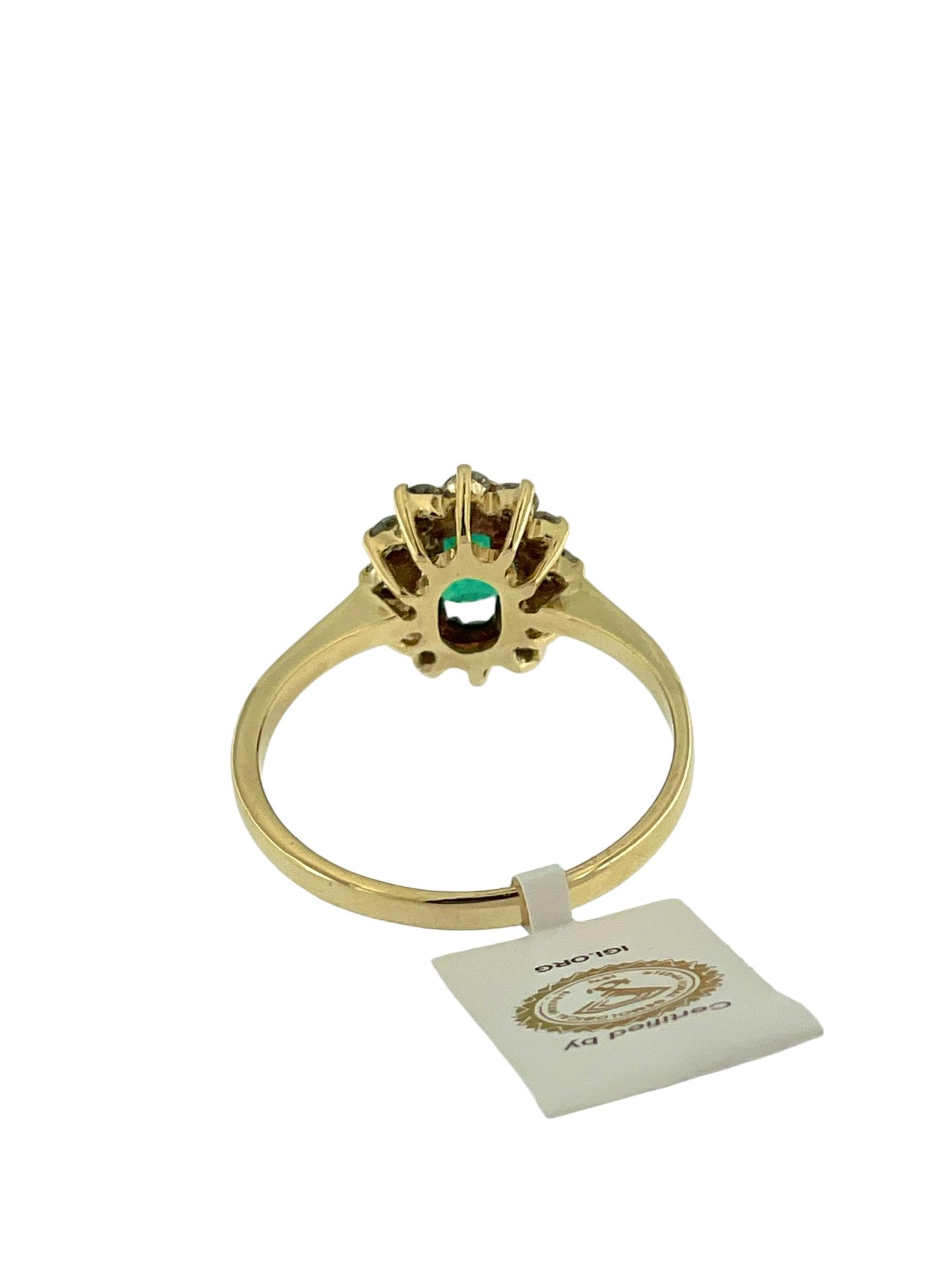 Vintage Yellow Gold Ring with Emerald and Diamonds IGI Certified For Sale 1