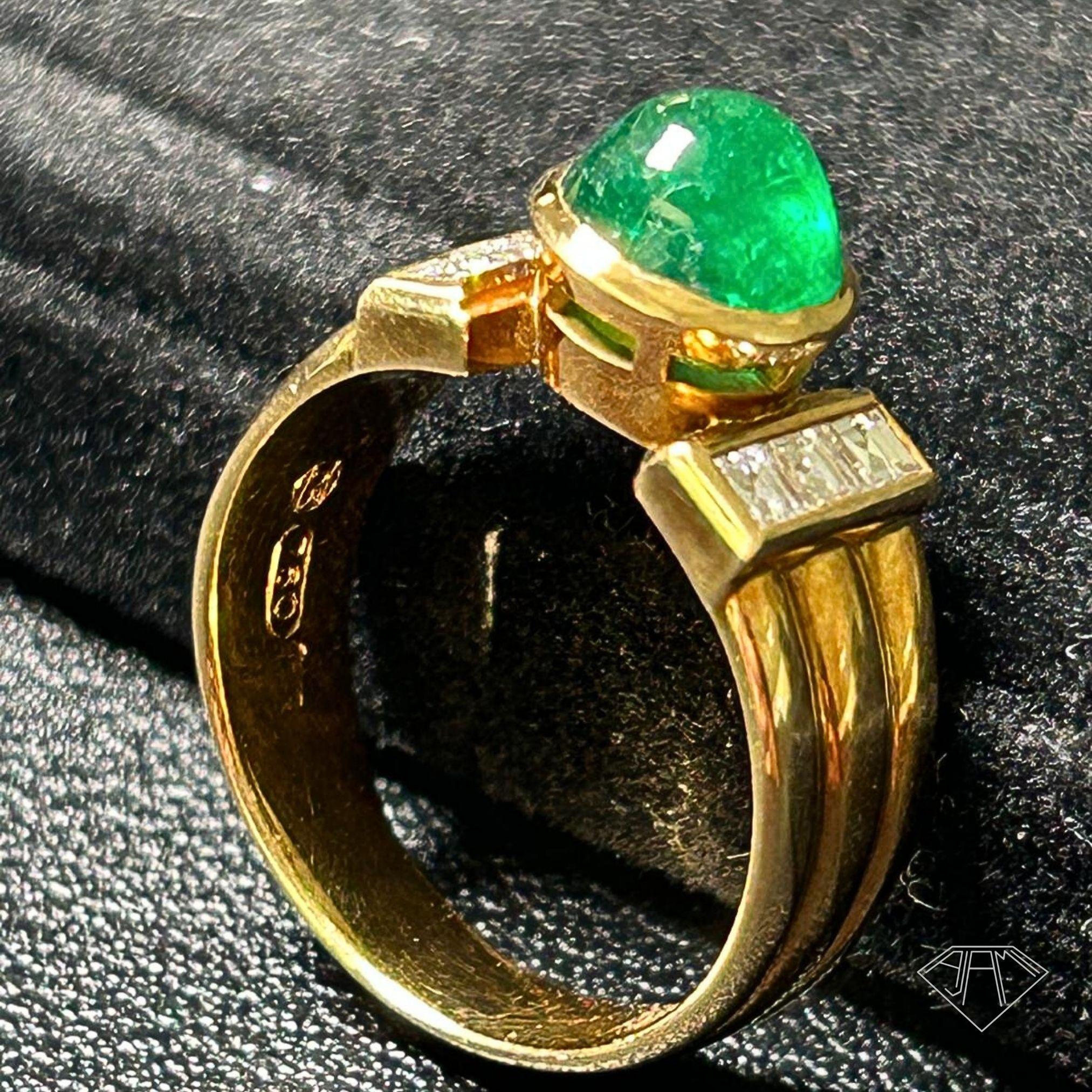 Art Deco 2,30ct natürlicher Smaragd Cabochon, 18KGold Ring 1,20ct natürliche Diamanten im Zustand „Neu“ im Angebot in Ramat Gan, IL
