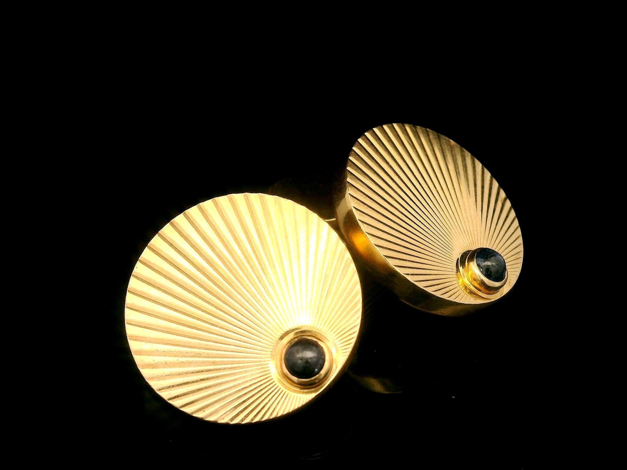 Gemelli d'epoca in oro giallo con zaffiro cabochon rotondo, scanalati e allungati in vendita 6