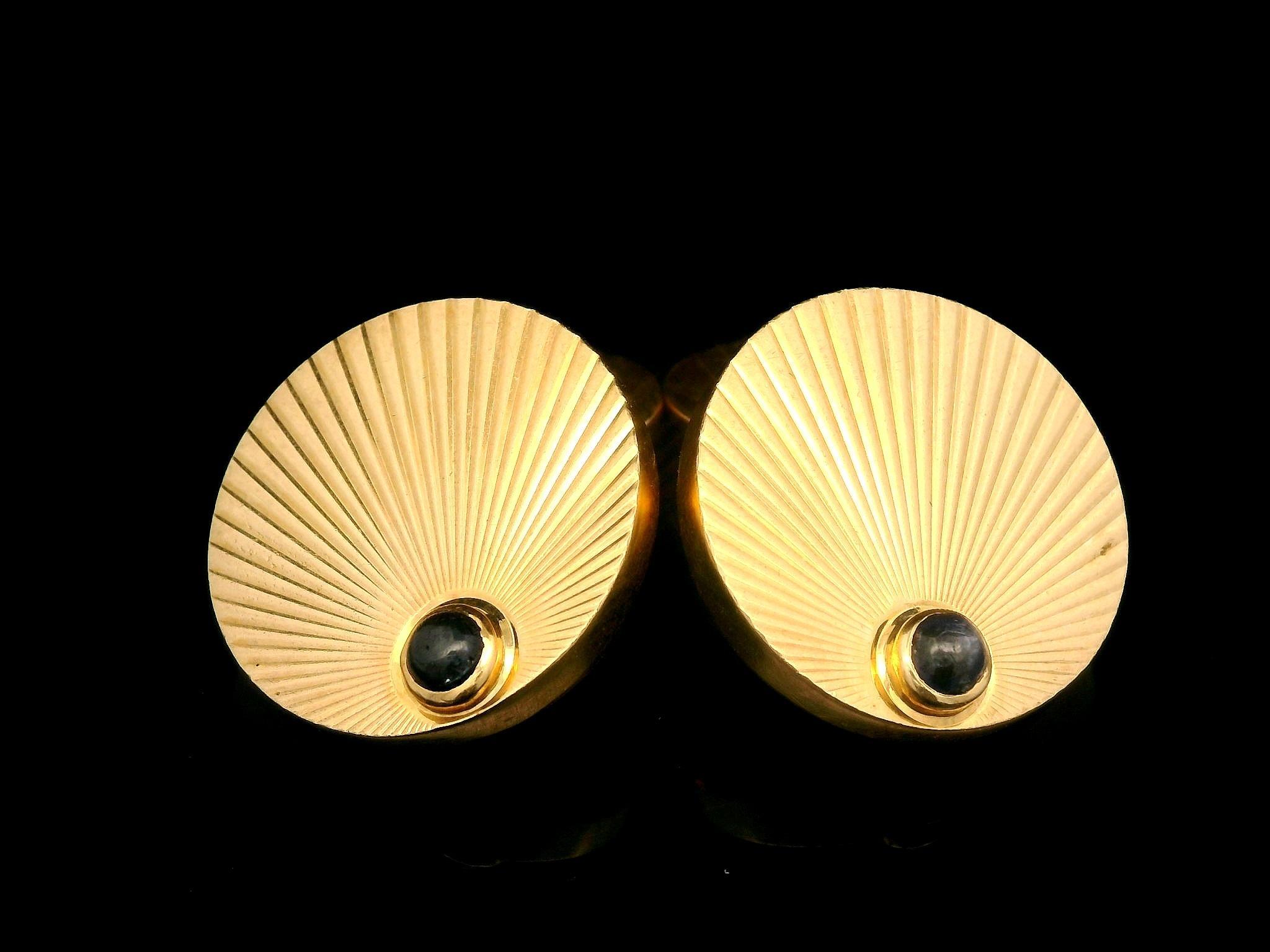 Gemelli d'epoca in oro giallo con zaffiro cabochon rotondo, scanalati e allungati in vendita 7