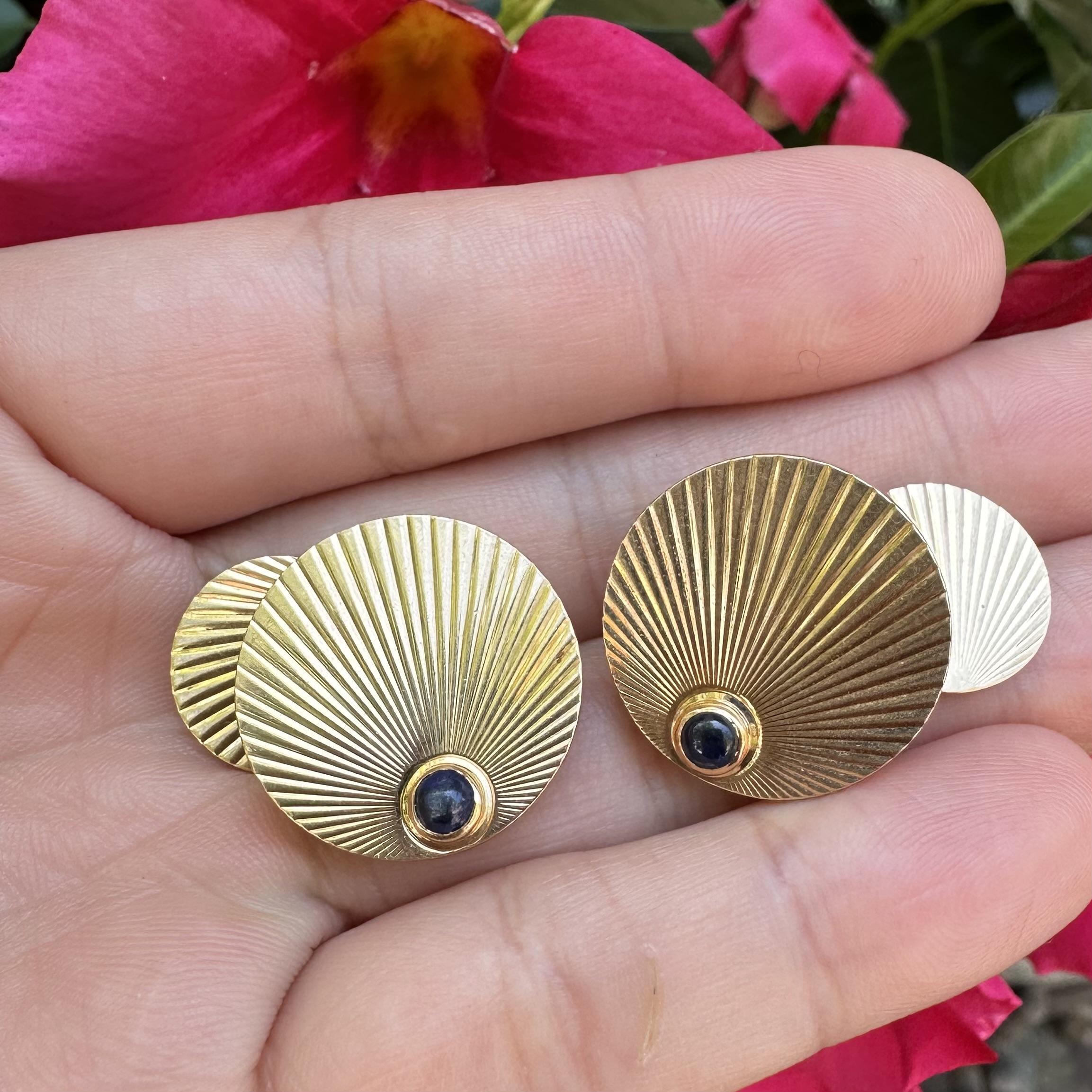 Uomo Gemelli d'epoca in oro giallo con zaffiro cabochon rotondo, scanalati e allungati in vendita