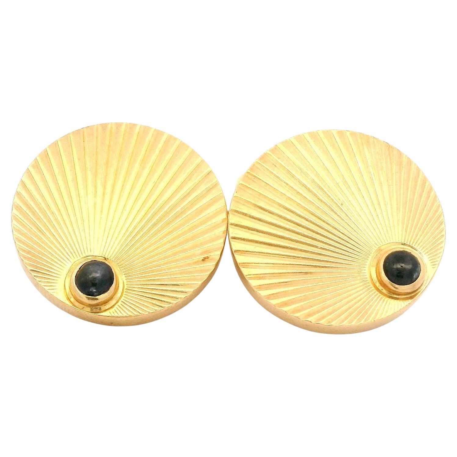 Gemelli d'epoca in oro giallo con zaffiro cabochon rotondo, scanalati e allungati in vendita