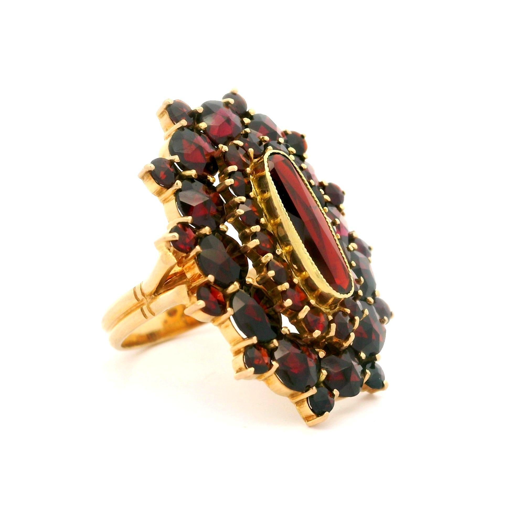 Vintage Yellow Gold Round & Elongated Cushion Cut Garnet Long Large Platter Ring In Good Condition For Sale In Montclair, NJ