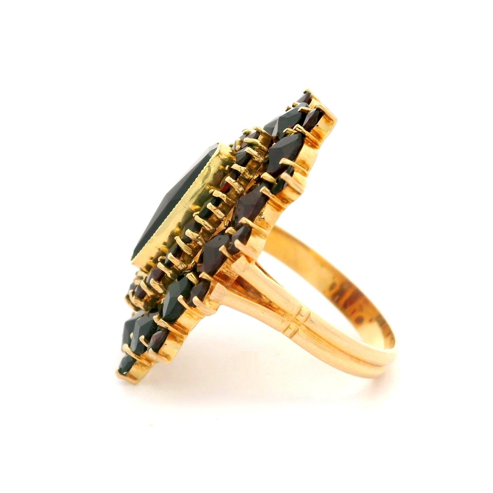 Vintage Yellow Gold Round & Elongated Cushion Cut Garnet Long Large Platter Ring For Sale 2