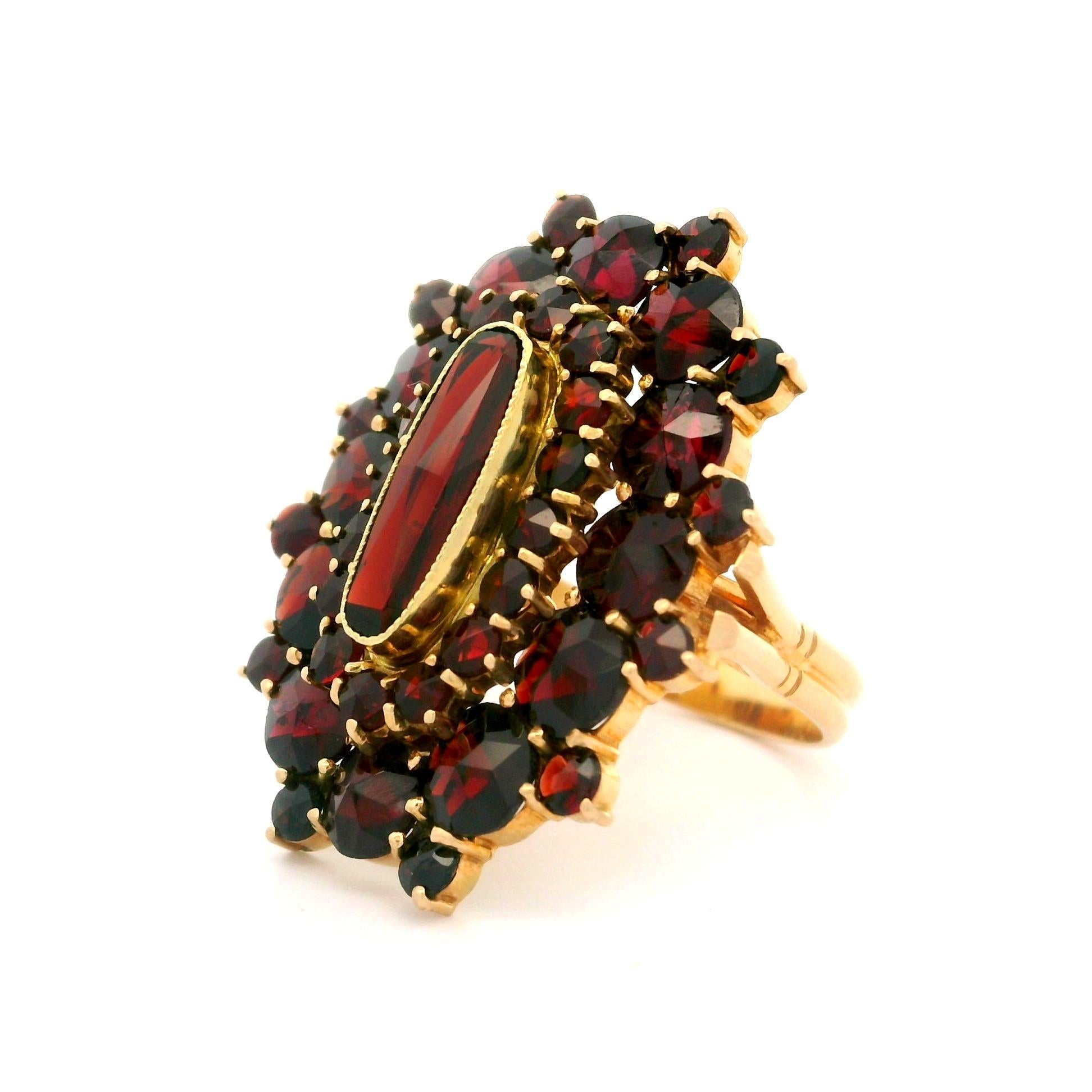 Vintage Yellow Gold Round & Elongated Cushion Cut Garnet Long Large Platter Ring For Sale 3