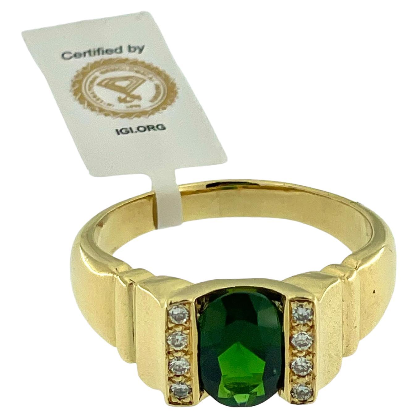 Vintage Yellow Gold Signet Ring with Diamonds and Green Diopside IGI Certified  For Sale