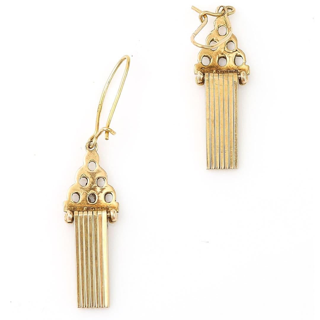 A stylish pair of vintage tassel drop earrings made from 9ct yellow gold dating from late 20th century. These are perfect vintage earrings ideal for everyday wear, not to over stylised but the articulated long tassels give them a retro feel thats