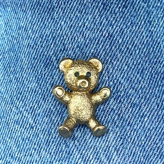 Vintage yellow gold teddy bear brooch