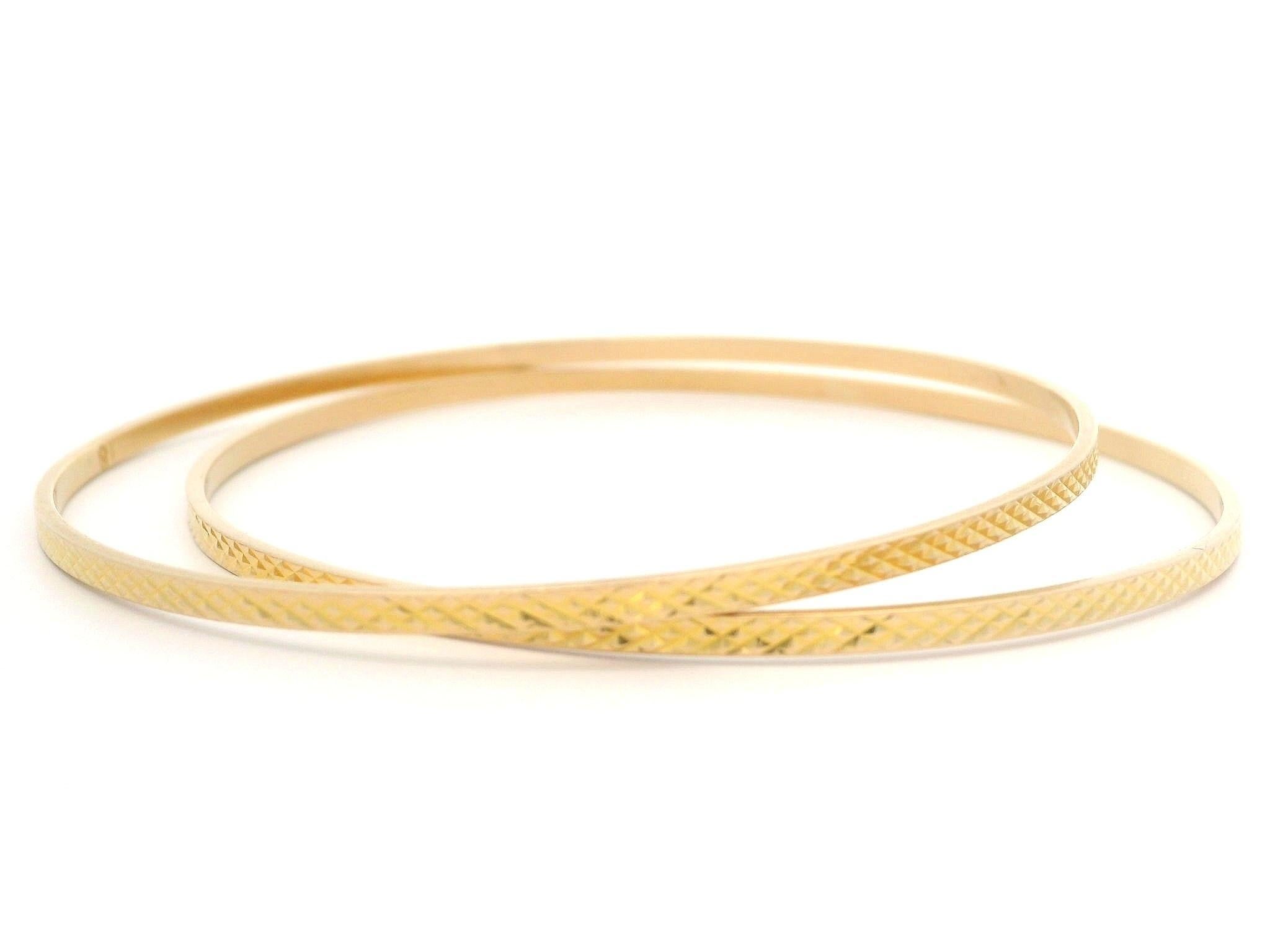 Vintage Yellow Gold Textured Baby Little Girl Slip On Pair of Bangle Bracelets In Good Condition In Montclair, NJ