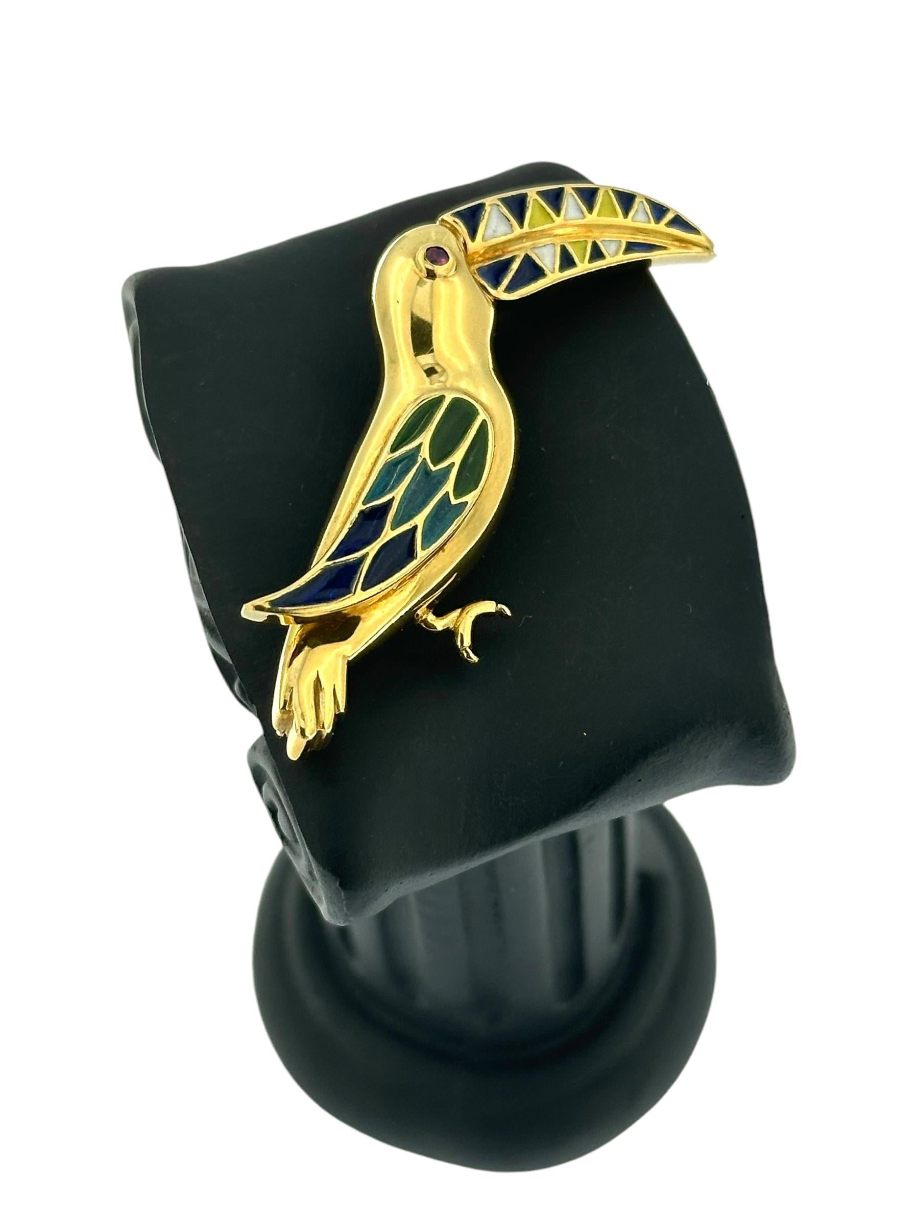 Art Deco Vintage Yellow Gold Toucan Brooche with Enamel and Ruby For Sale