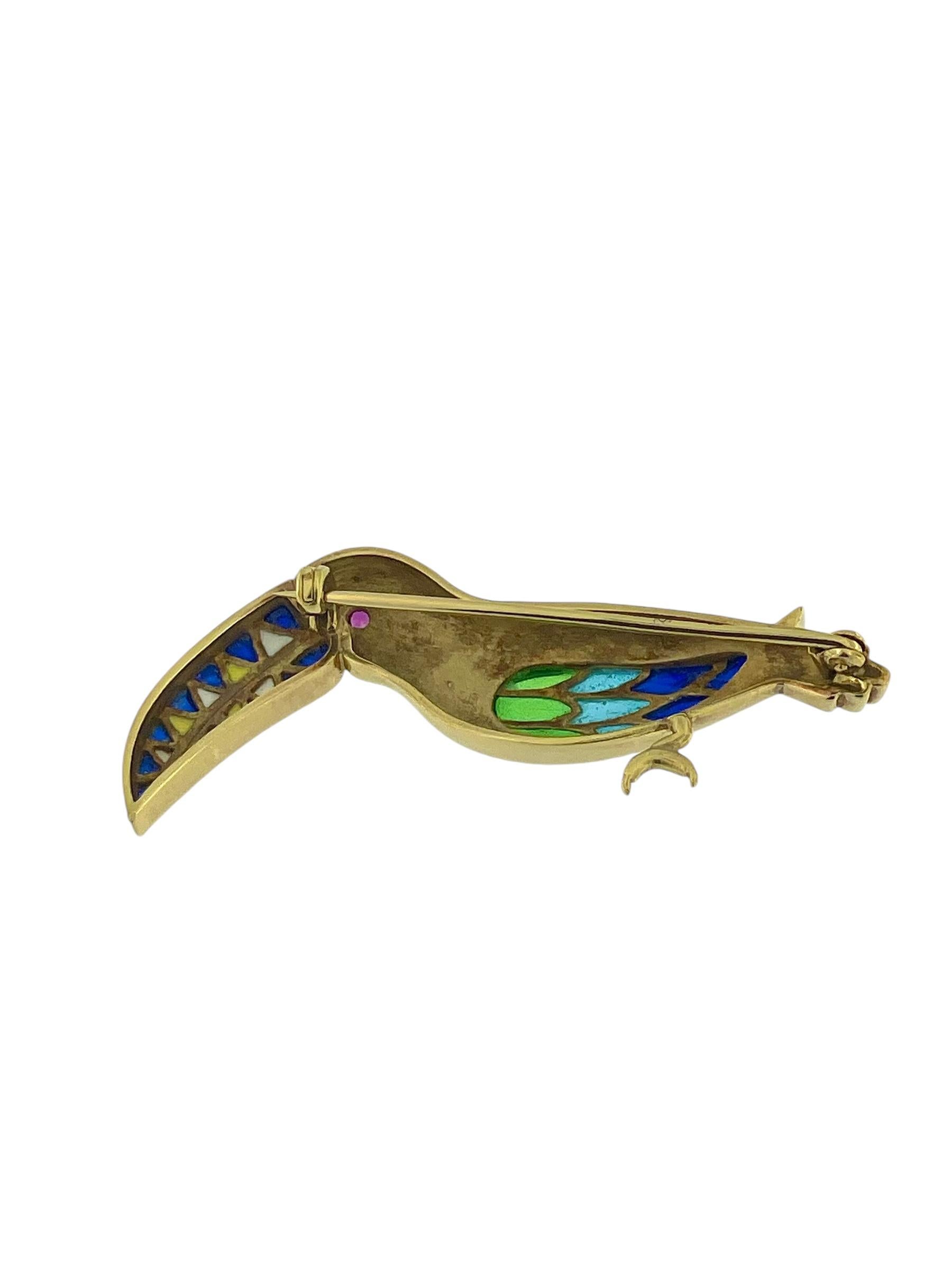 Vintage Yellow Gold Toucan Brooche with Enamel and Ruby In Good Condition For Sale In Esch sur Alzette, Esch-sur-Alzette