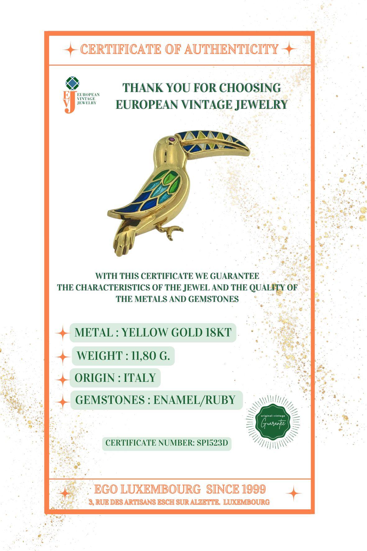 Vintage Yellow Gold Toucan Brooche with Enamel and Ruby For Sale 1