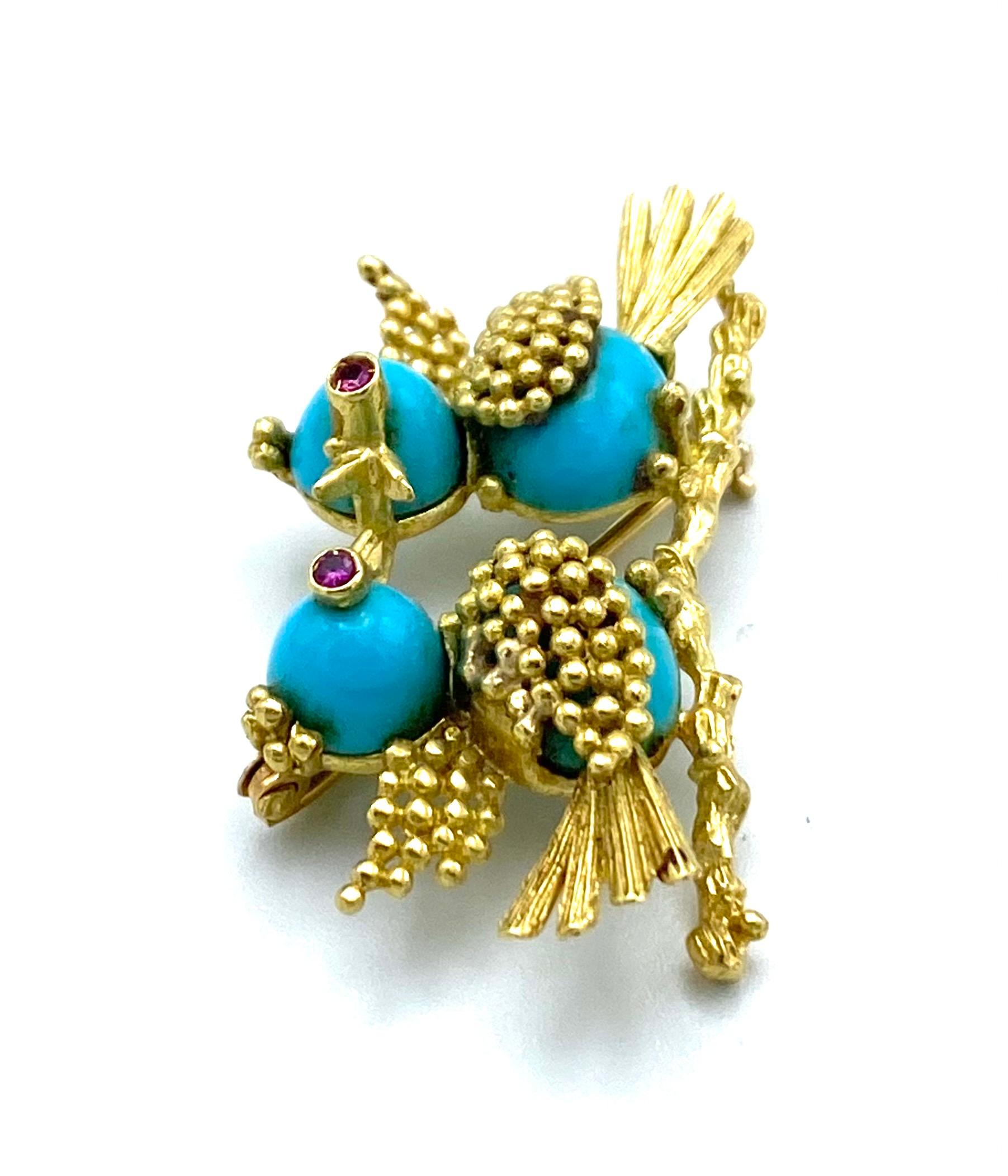 Vintage Yellow Gold Turquoise and Ruby Love Birds Brooch In Excellent Condition In Beverly Hills, CA