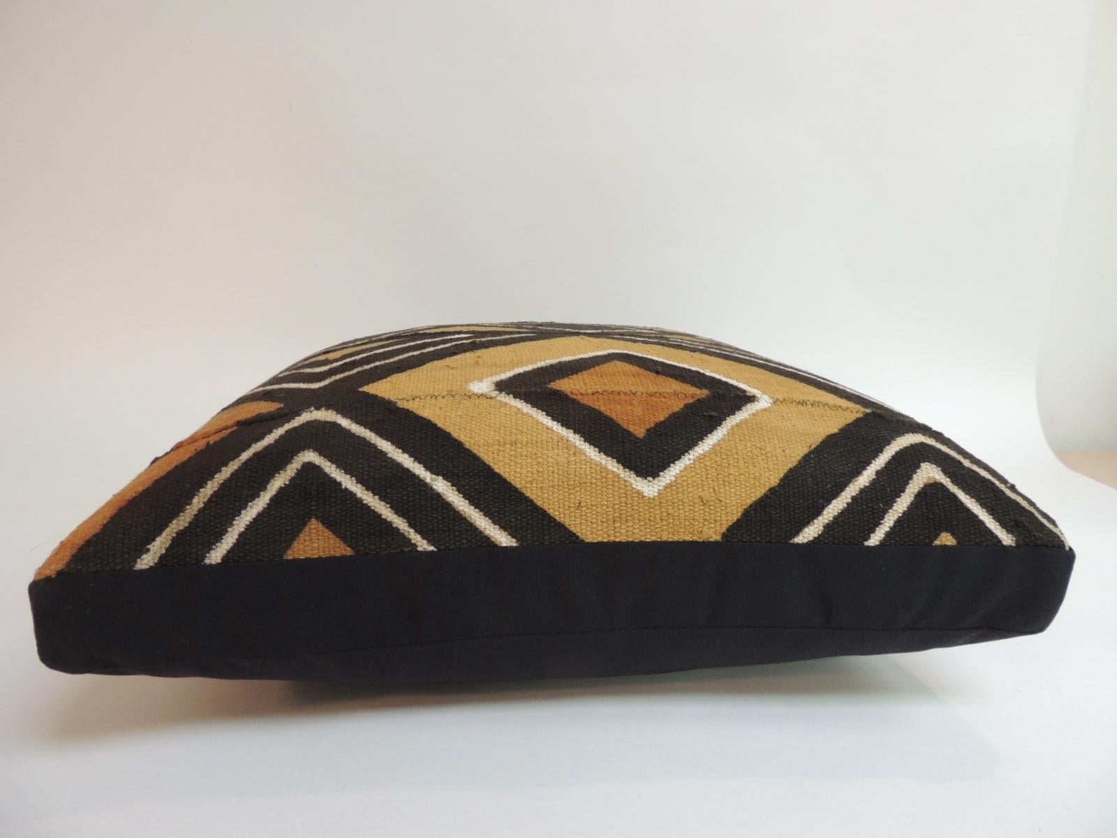 Vintage graphic African artisanal textile mudcloth decorative pillow
Square box-style decorative pillows handcrafted with an African mudcloth graphic artisanal textile. Throw pillow finished with a handstitched closure. Custom made pillow insert.