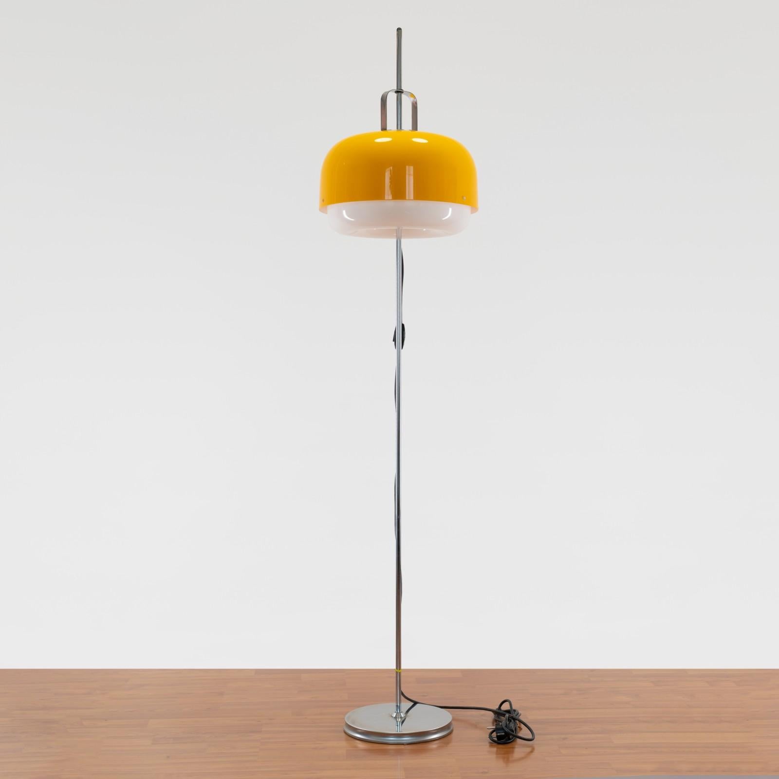 Mid-Century Modern Vintage Yellow Guzzini Medusa Floor Lamp, Design by Luigi Massoni, Italy 70s