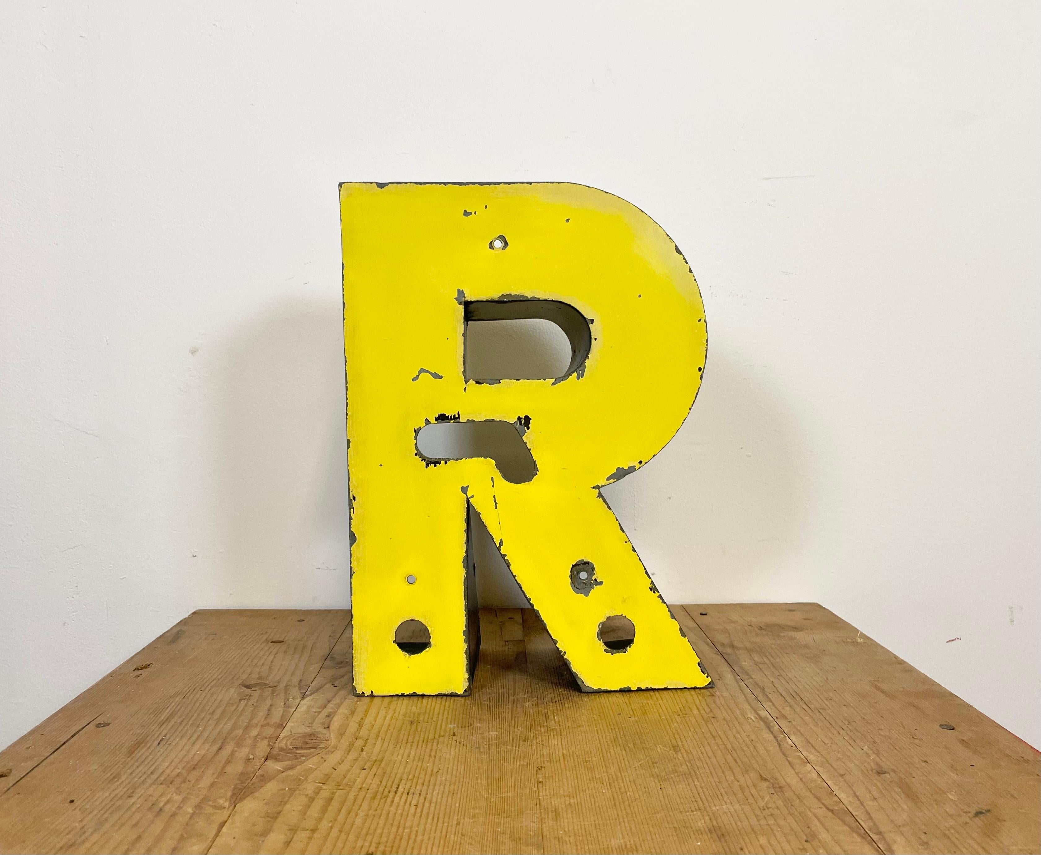 This vintage industrial letter R was made during the 1970s and comes from the old advertising banner. The weight of the letter is 2 kg.