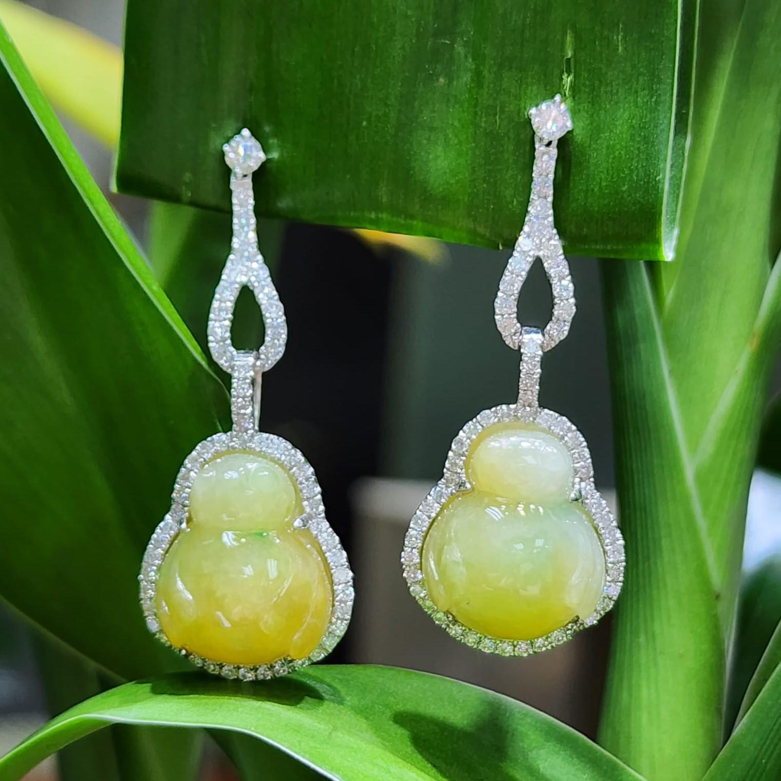 Vintage Yellow Jadeite 30.35Ct and Diamond Dangle Earring in 18K White Gold  In New Condition For Sale In Hong Kong, HK