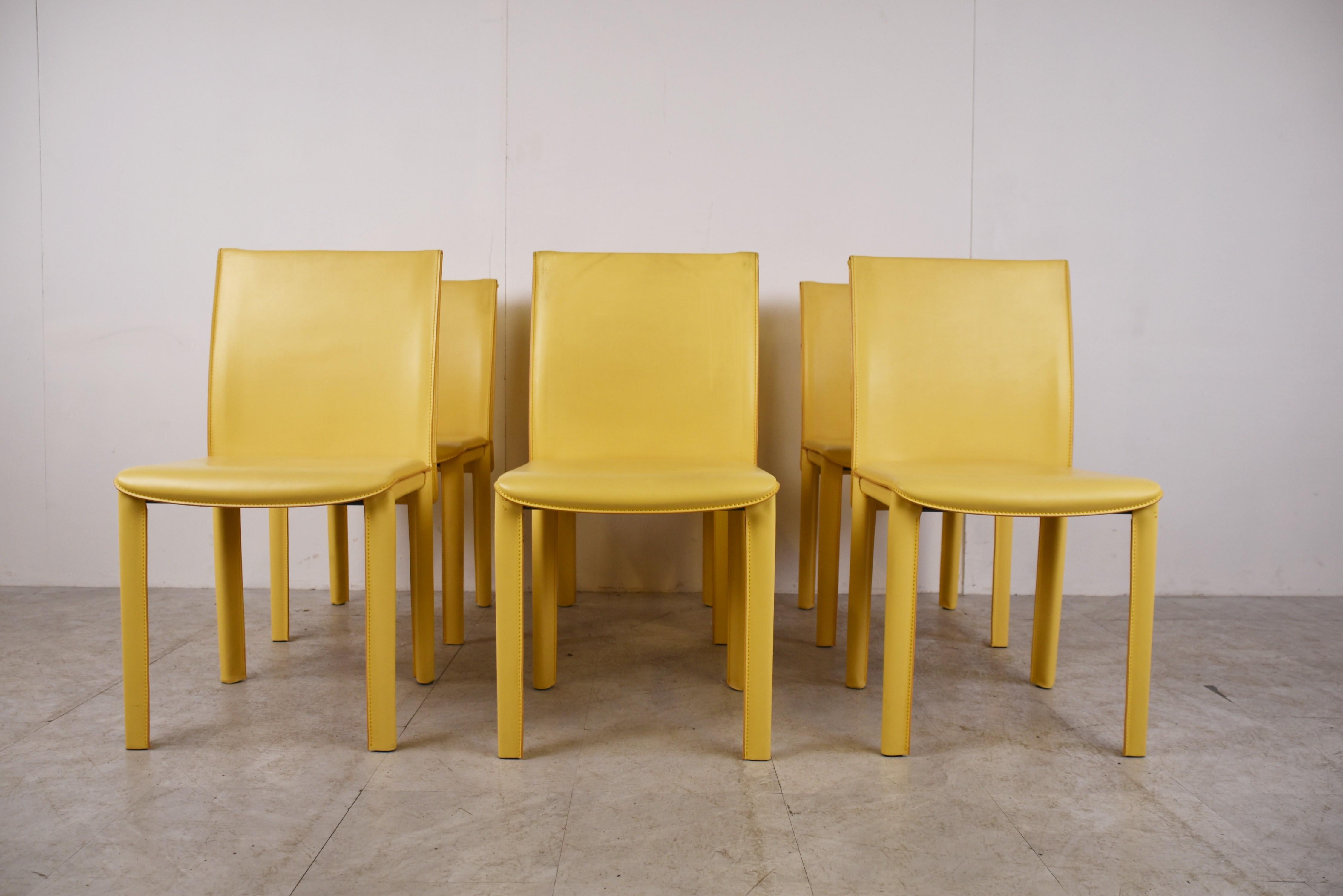 Rare yellow leather dining chairs by Arper Italy.

High quality and sturdy stiched leather dining chairs with a timeless design. 

A nice detail to mention is the cross stitching at the back.

Good condition

Dimensions:
Height: