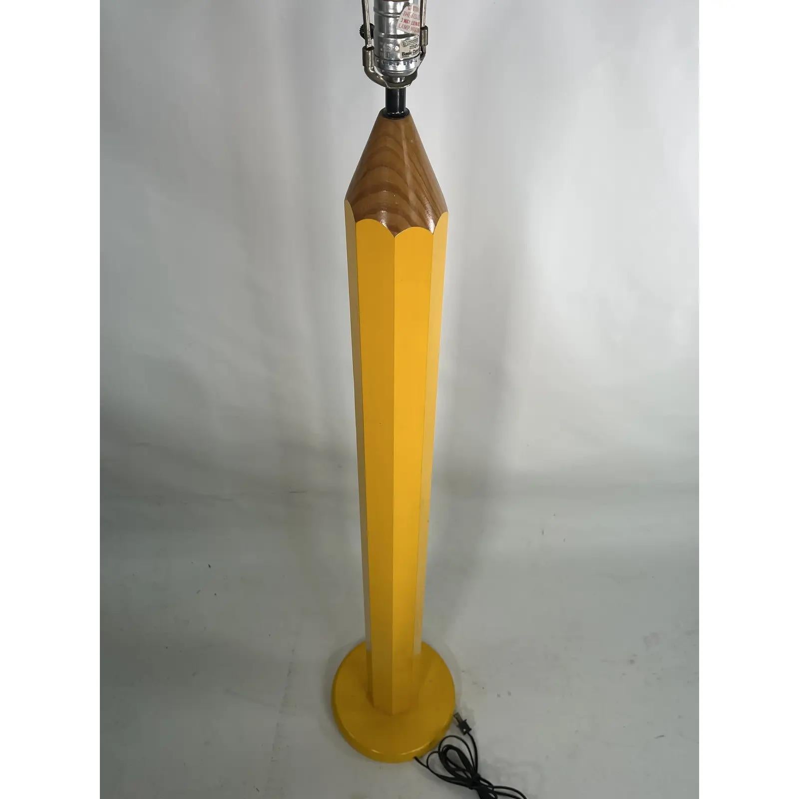 Lampadaire crayon jaune vintage Lightolier 3