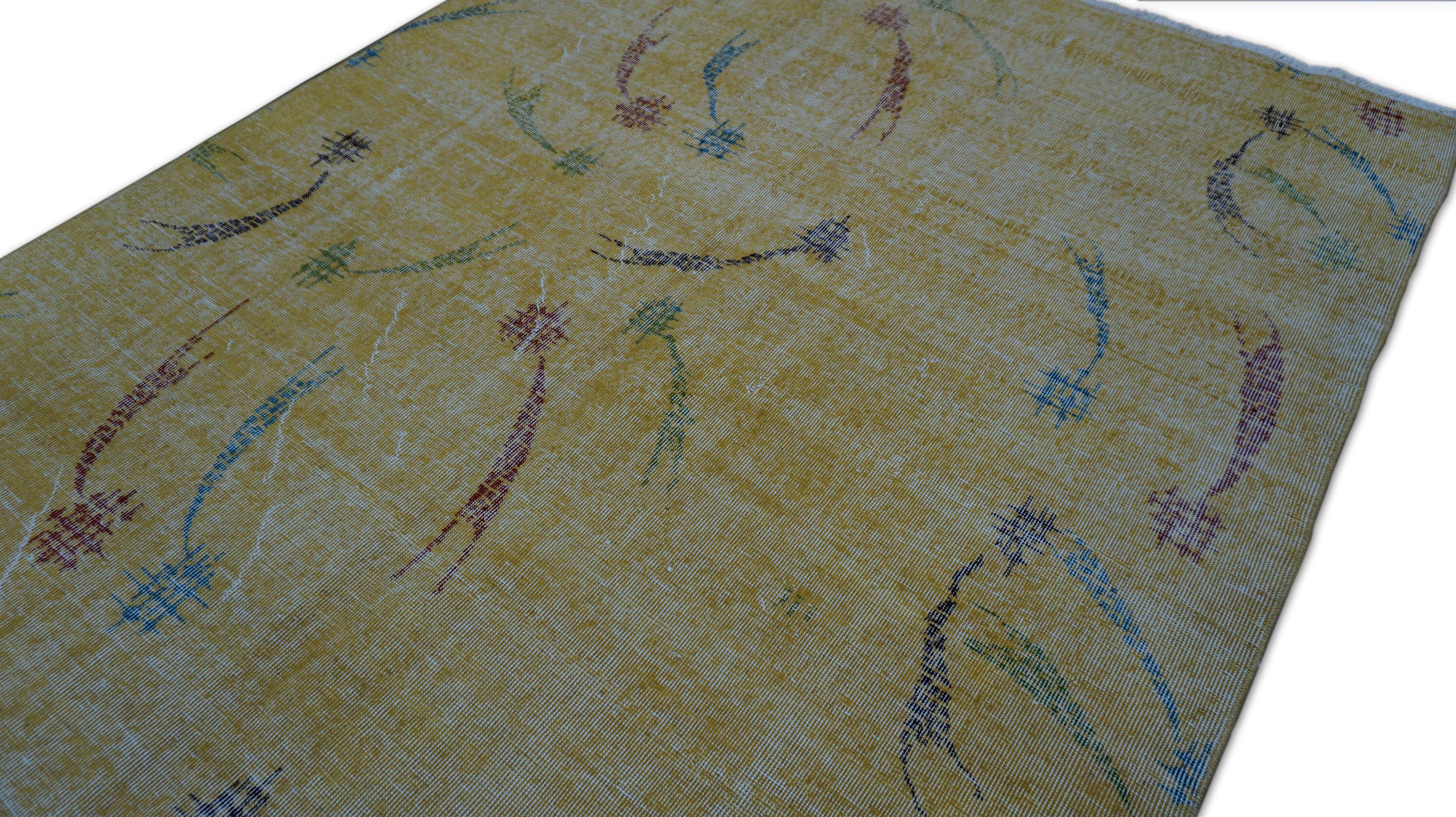 Alfombra de lana vintage amarilla de mediados de siglo estilo Art Decó Zeki Muren 5'5''x9'11'' Moderno de mediados de siglo en venta