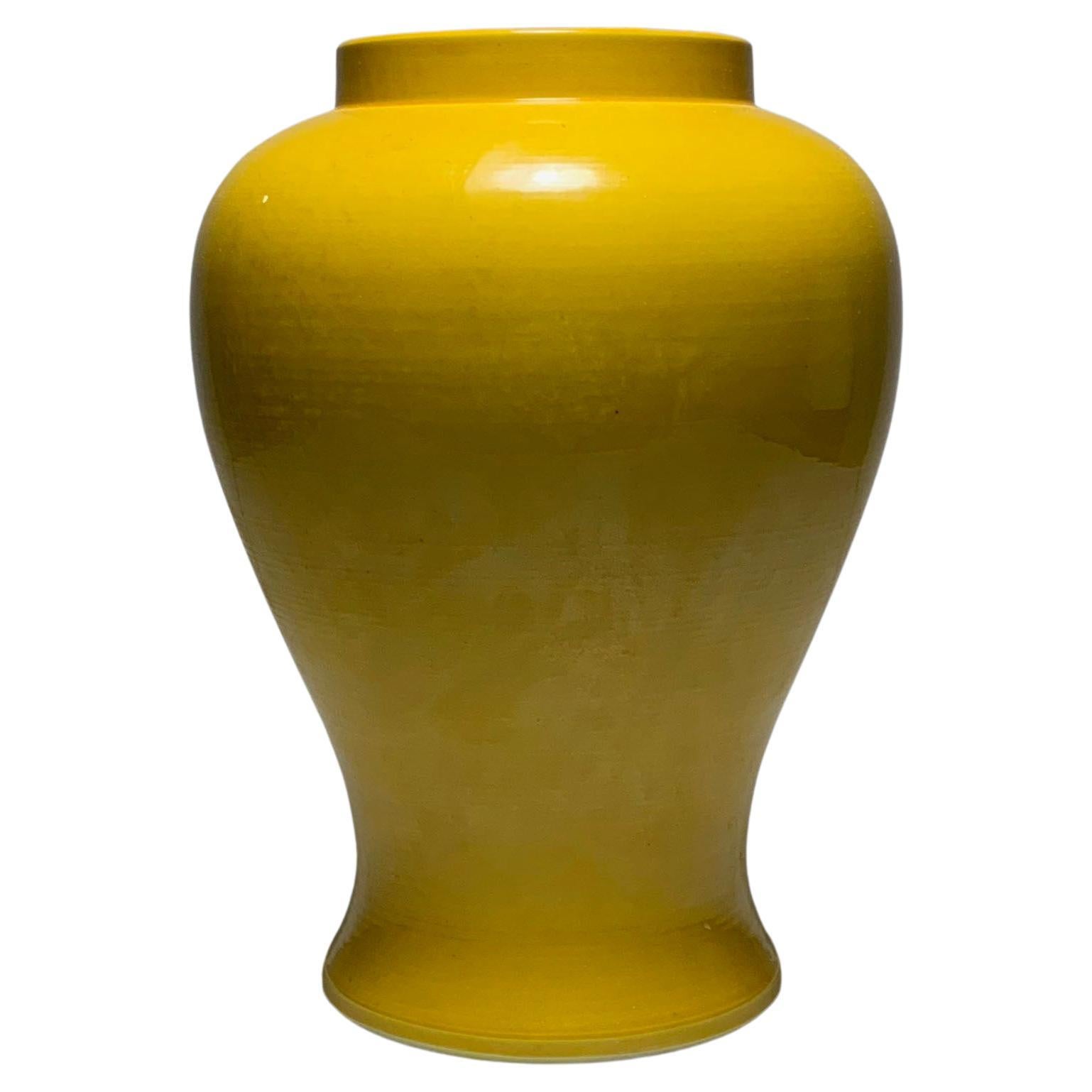 Vintage Yellow Midcentury Oriental Ceramic Lamp For Sale