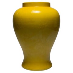 Lampe en céramique orientale jaune vintage du milieu du siècle dernier
