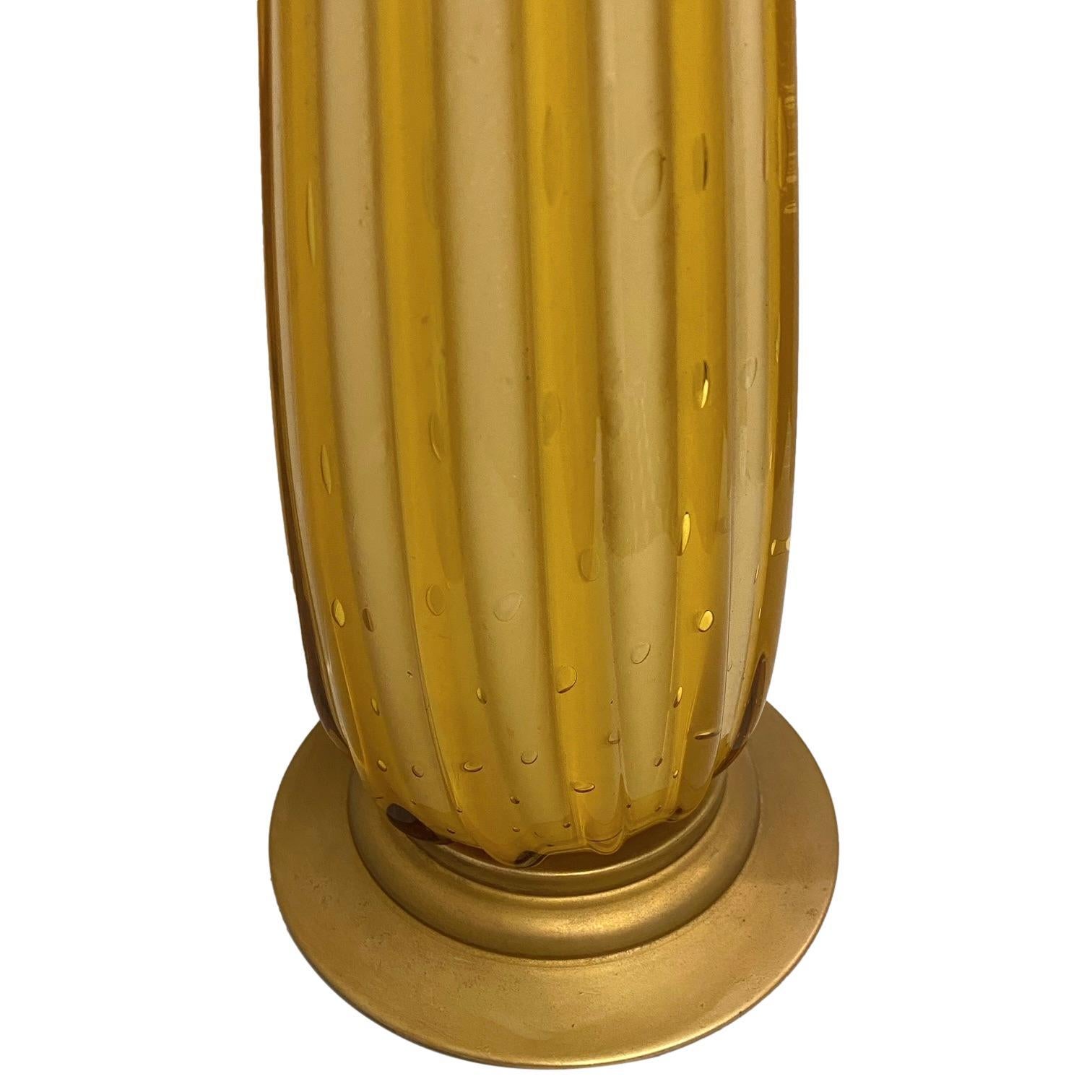A single circa 1960's Italian blown glass table lamp.

Measurements:
Height of body: 24