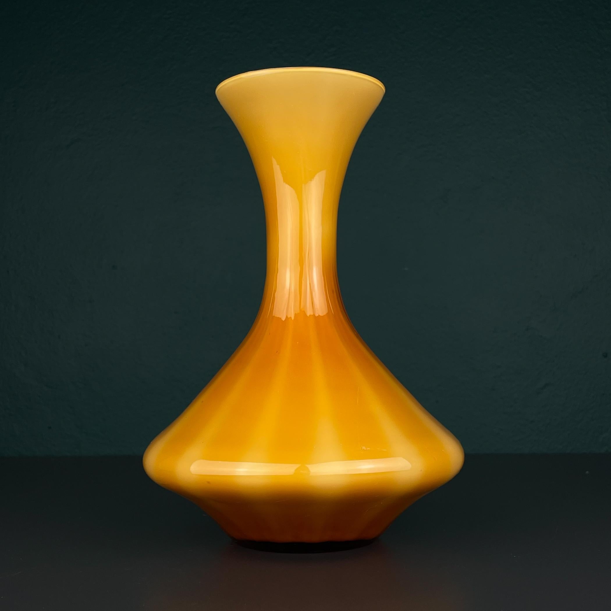 Gelbe Murano Vase, Italien 1970er im Angebot 3