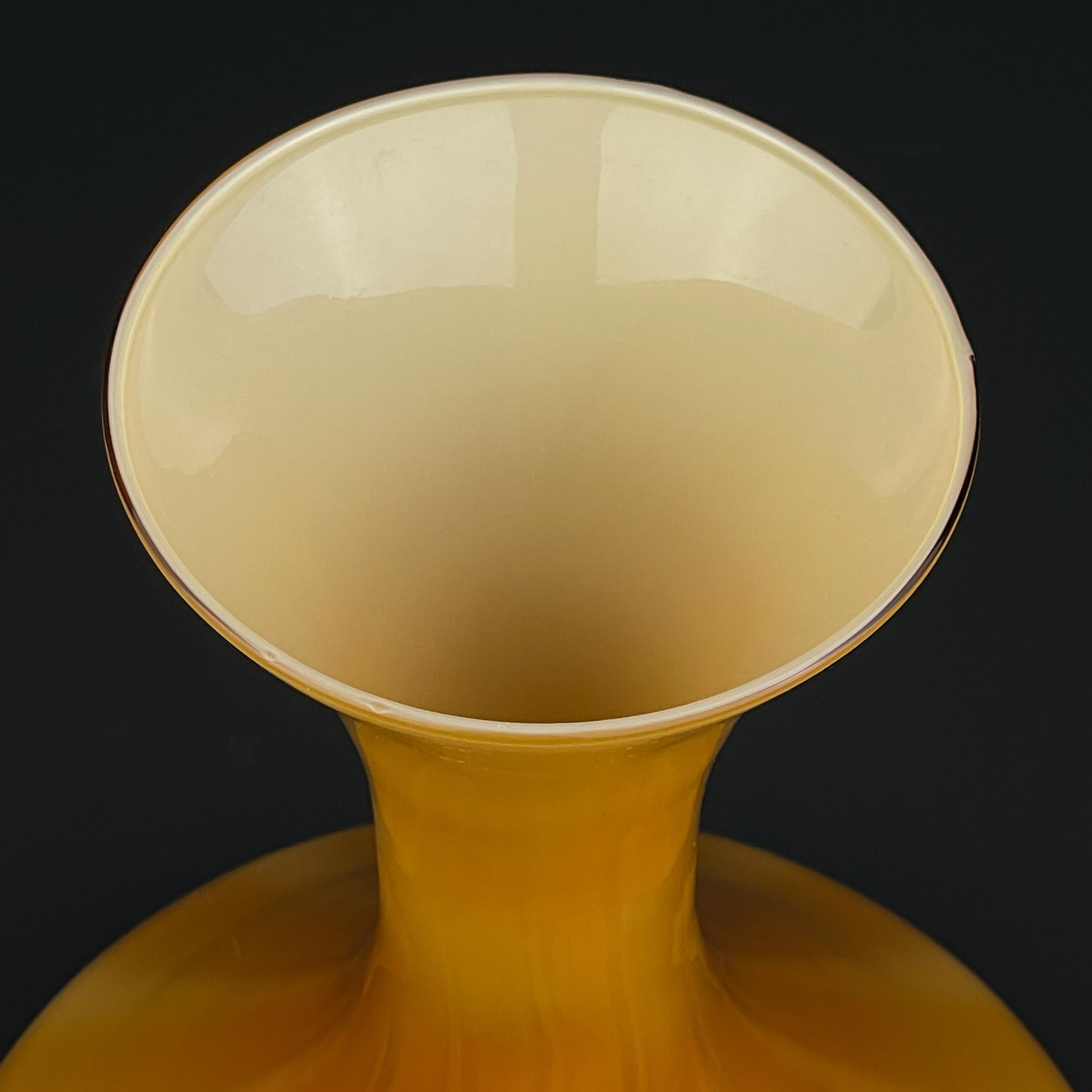 Gelbe Murano Vase, Italien 1970er im Zustand „Gut“ im Angebot in Miklavž Pri Taboru, SI