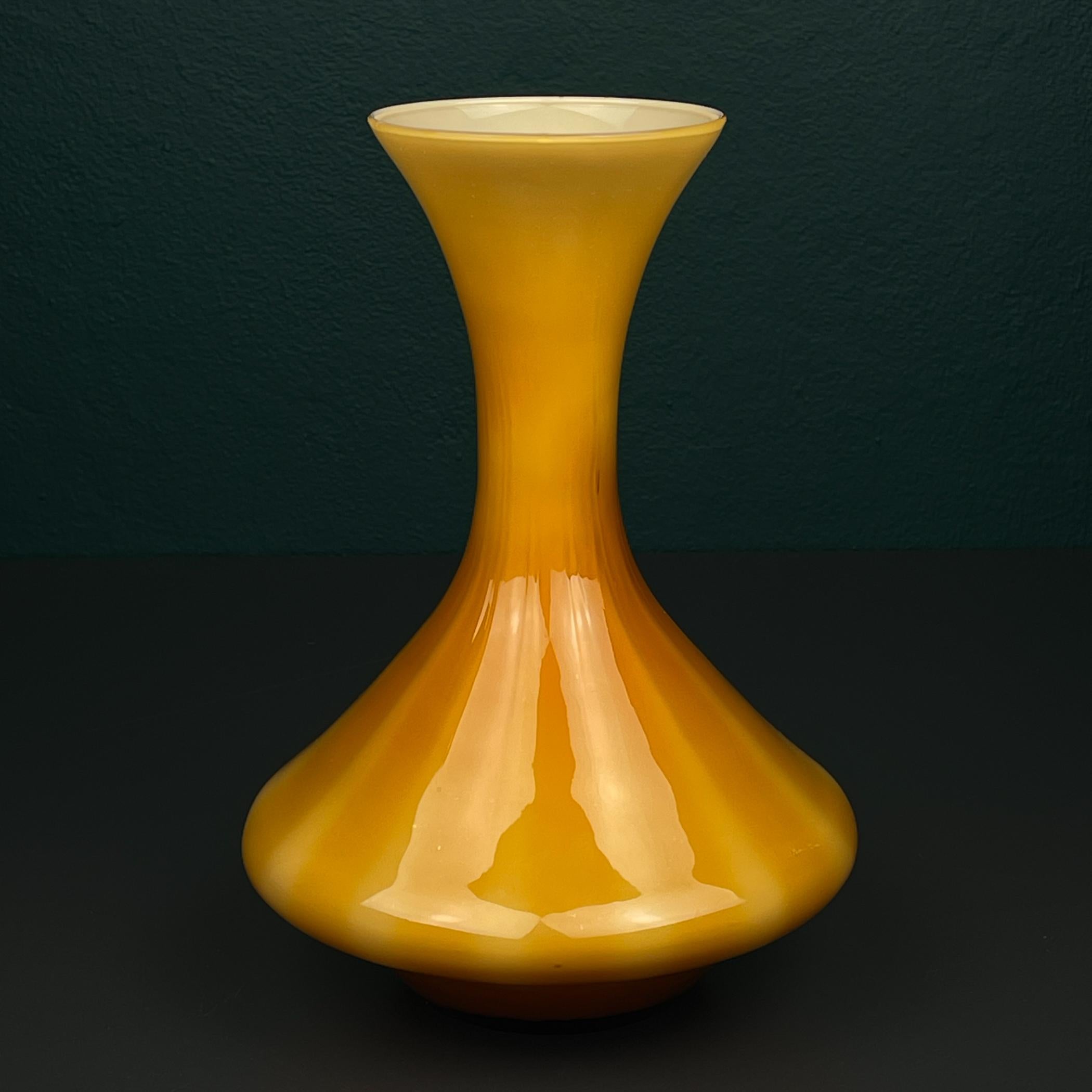 Gelbe Murano Vase, Italien 1970er (Muranoglas) im Angebot
