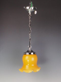 Plafonnier à jupon en opaline jaune vintage - Mid-Century Lamp