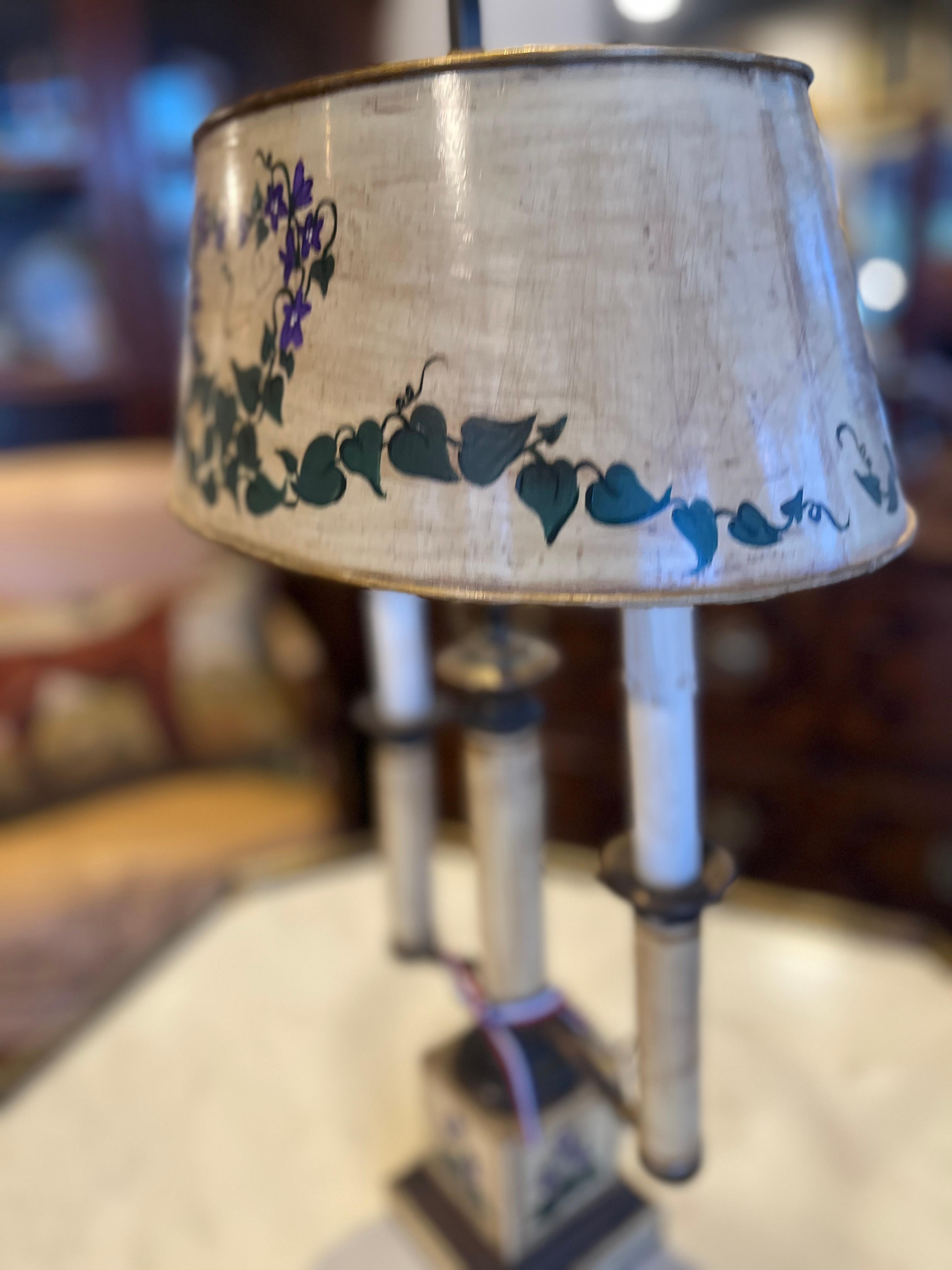 Français Lampe de table vintage peinte en jaune en vente