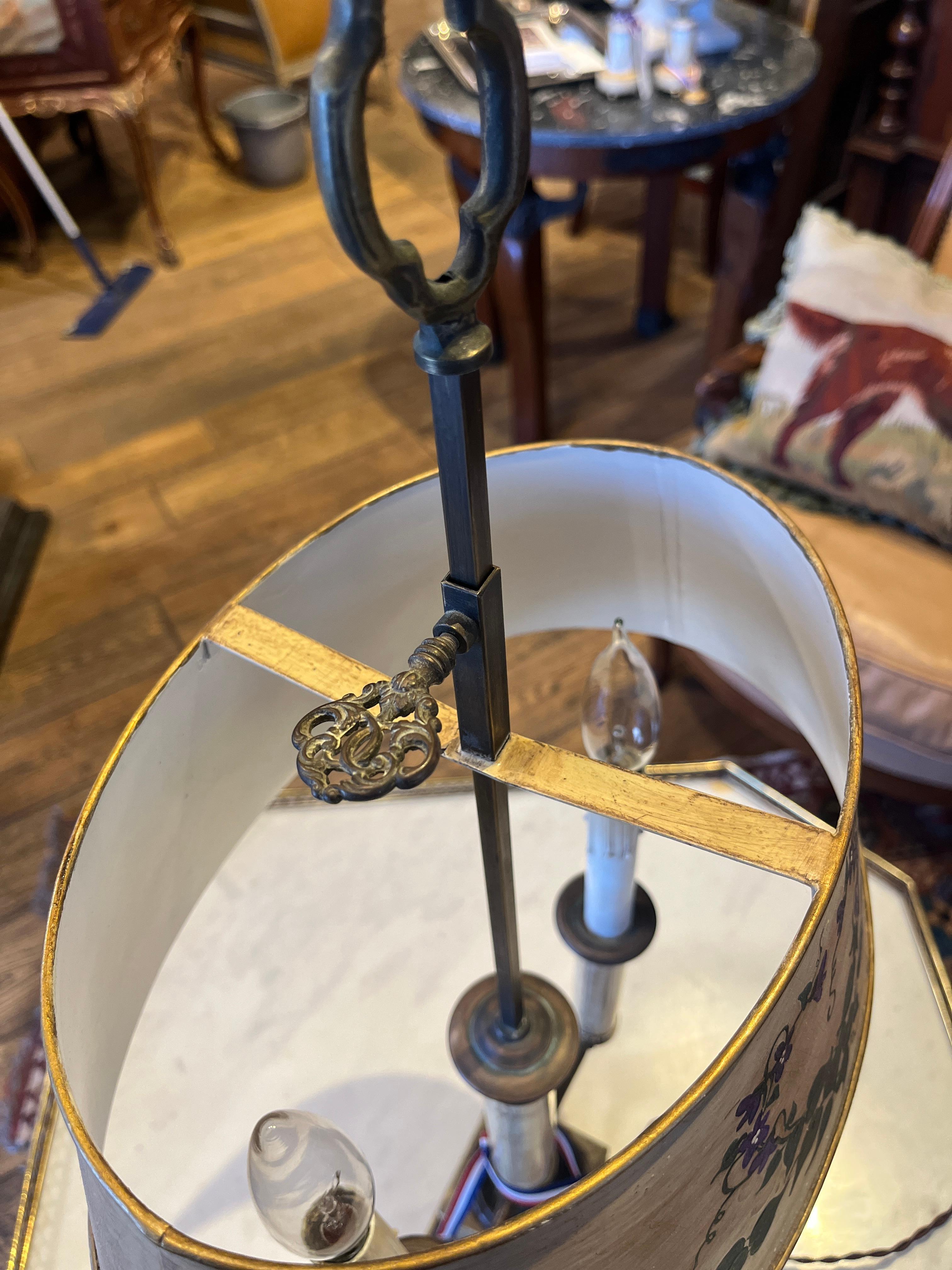 XIXe siècle Lampe de table vintage peinte en jaune en vente