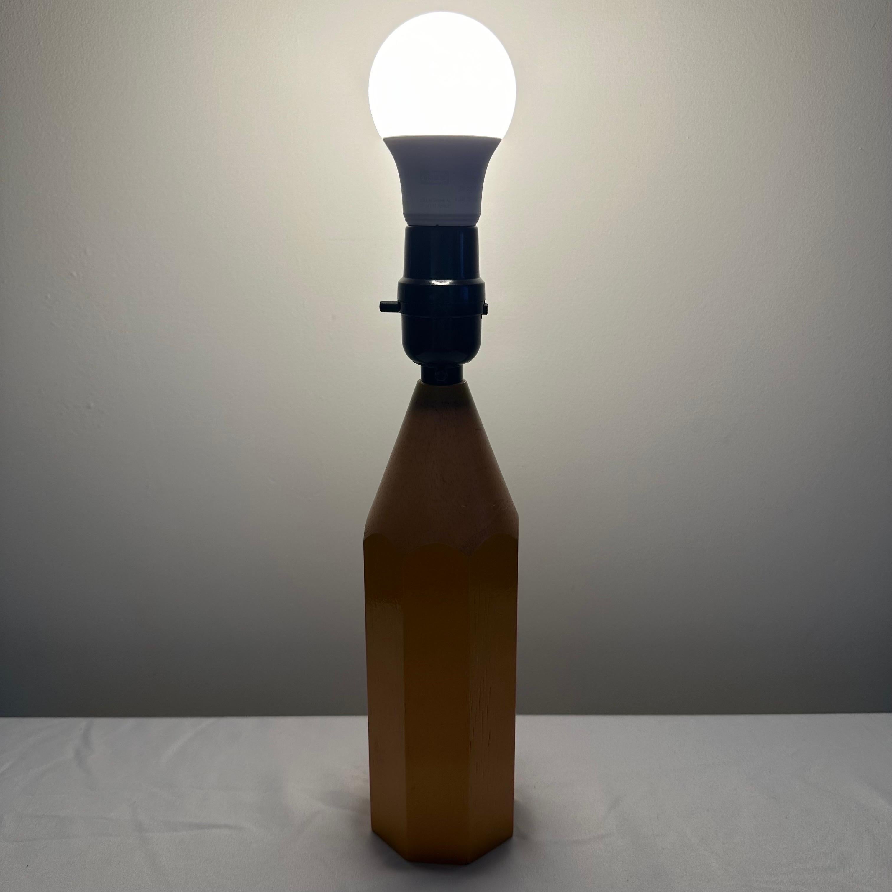 Postmoderne Lampe de bureau jaune style Pop Art, années 1980 en vente