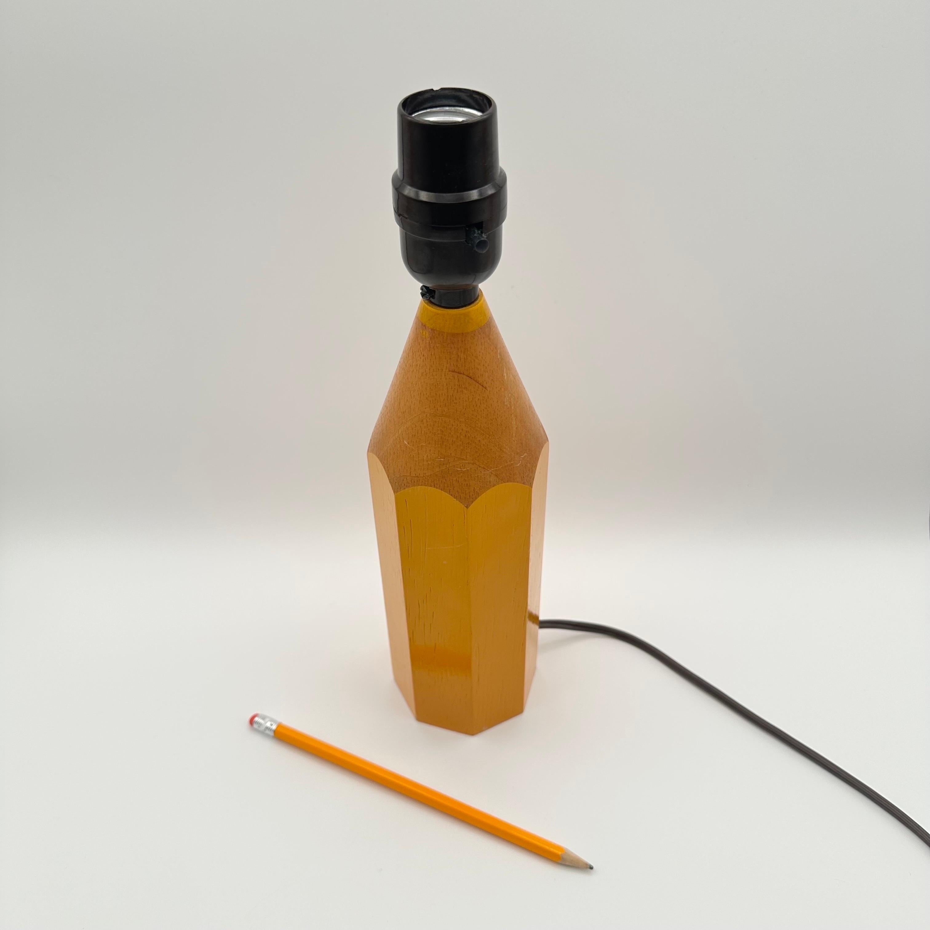 Nord-américain Lampe de bureau jaune style Pop Art, années 1980 en vente