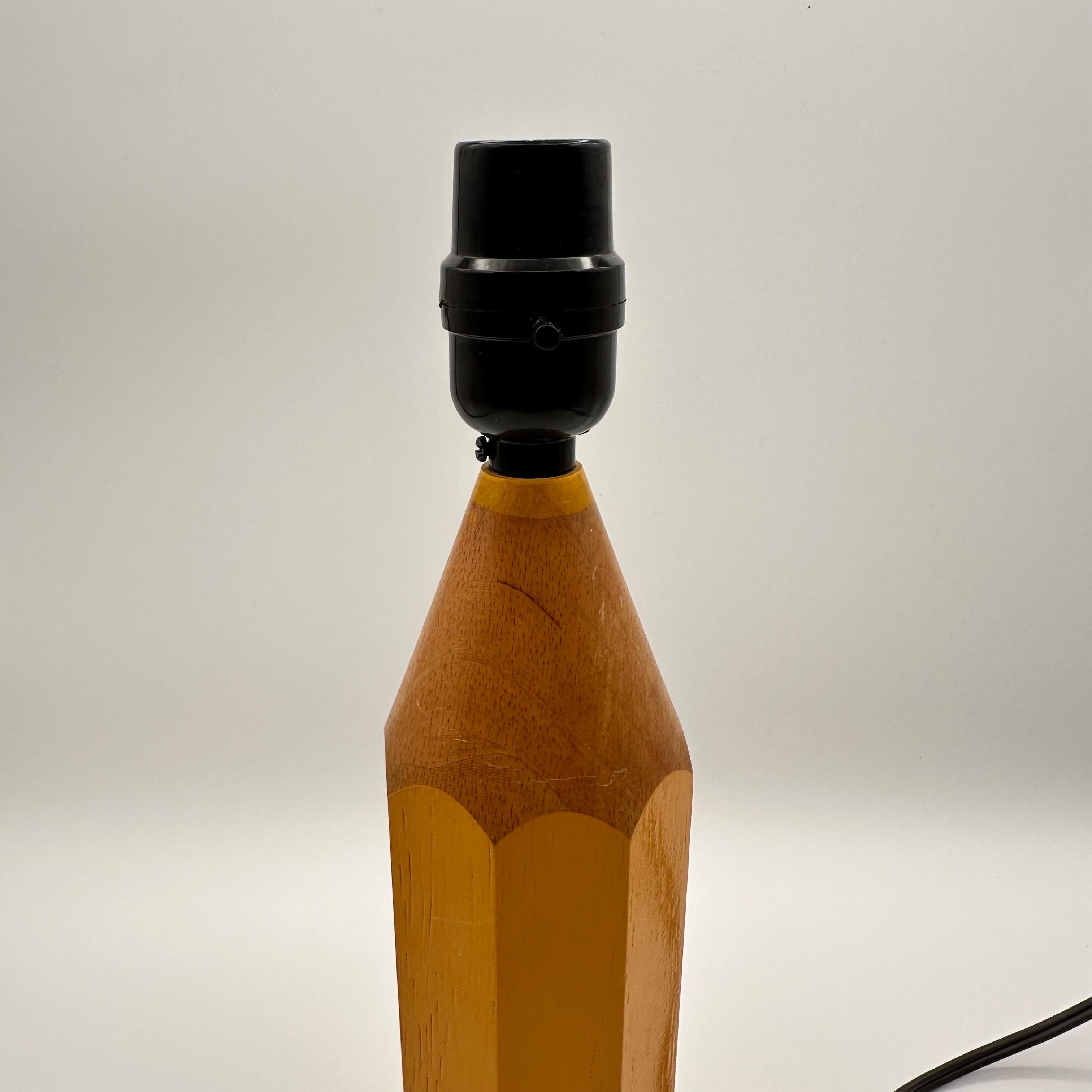 Lampe de bureau jaune style Pop Art, années 1980 Bon état - En vente à Amityville, NY