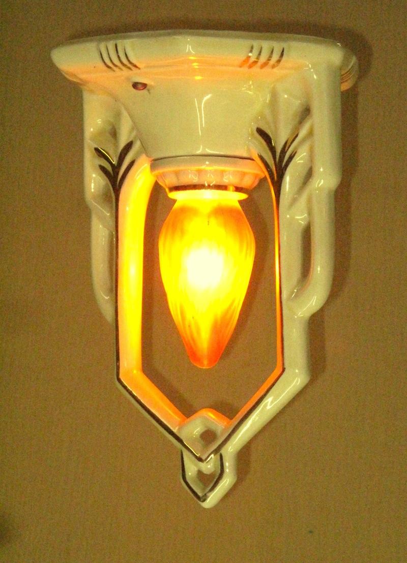 Cuit Plafond en porcelaine jaune vintage pour salle d'eau en vente