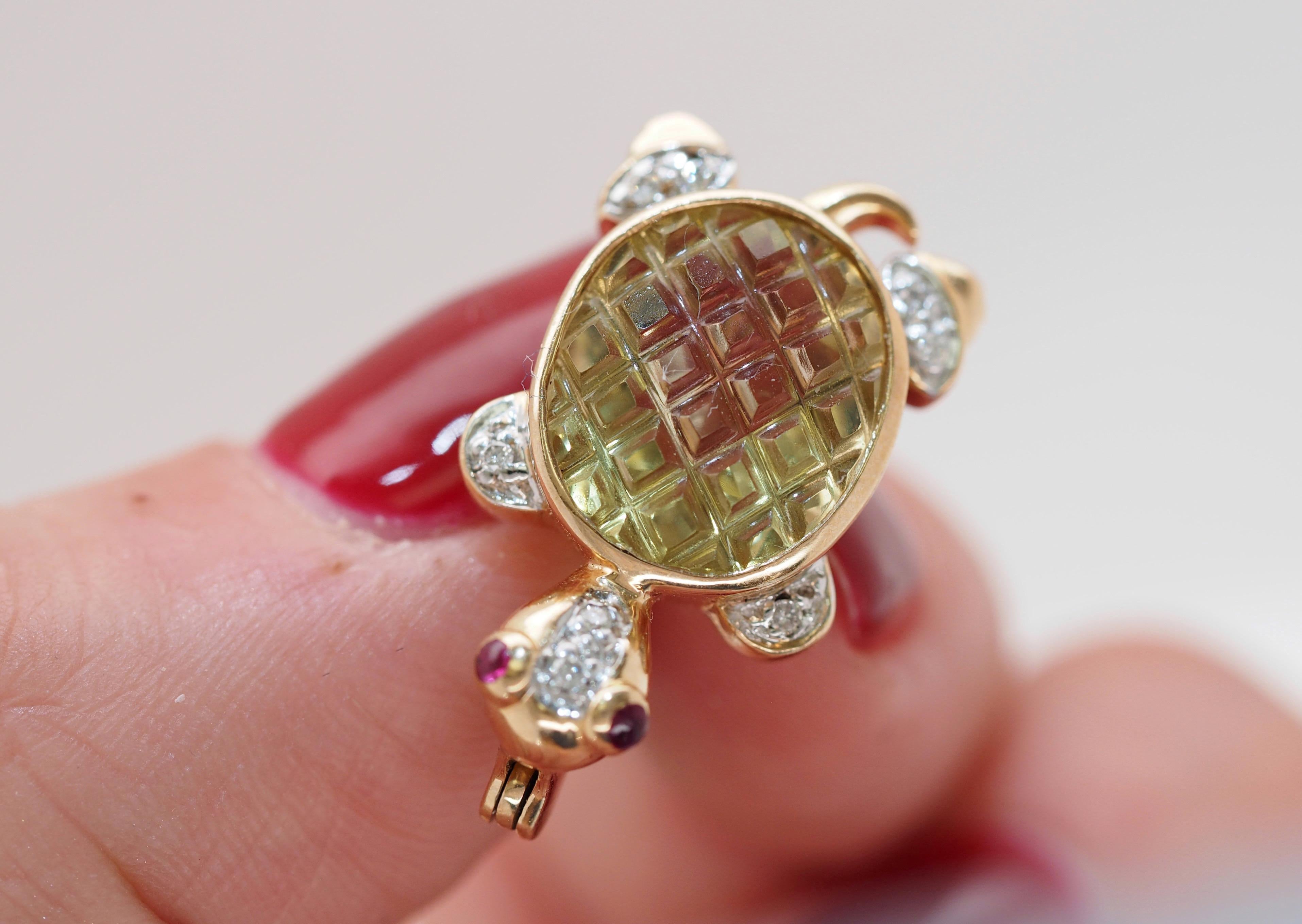 Taille ovale Broche vintage en or 14 carats sertie de quartz jaune, de diamants et de tortue en rubis en vente