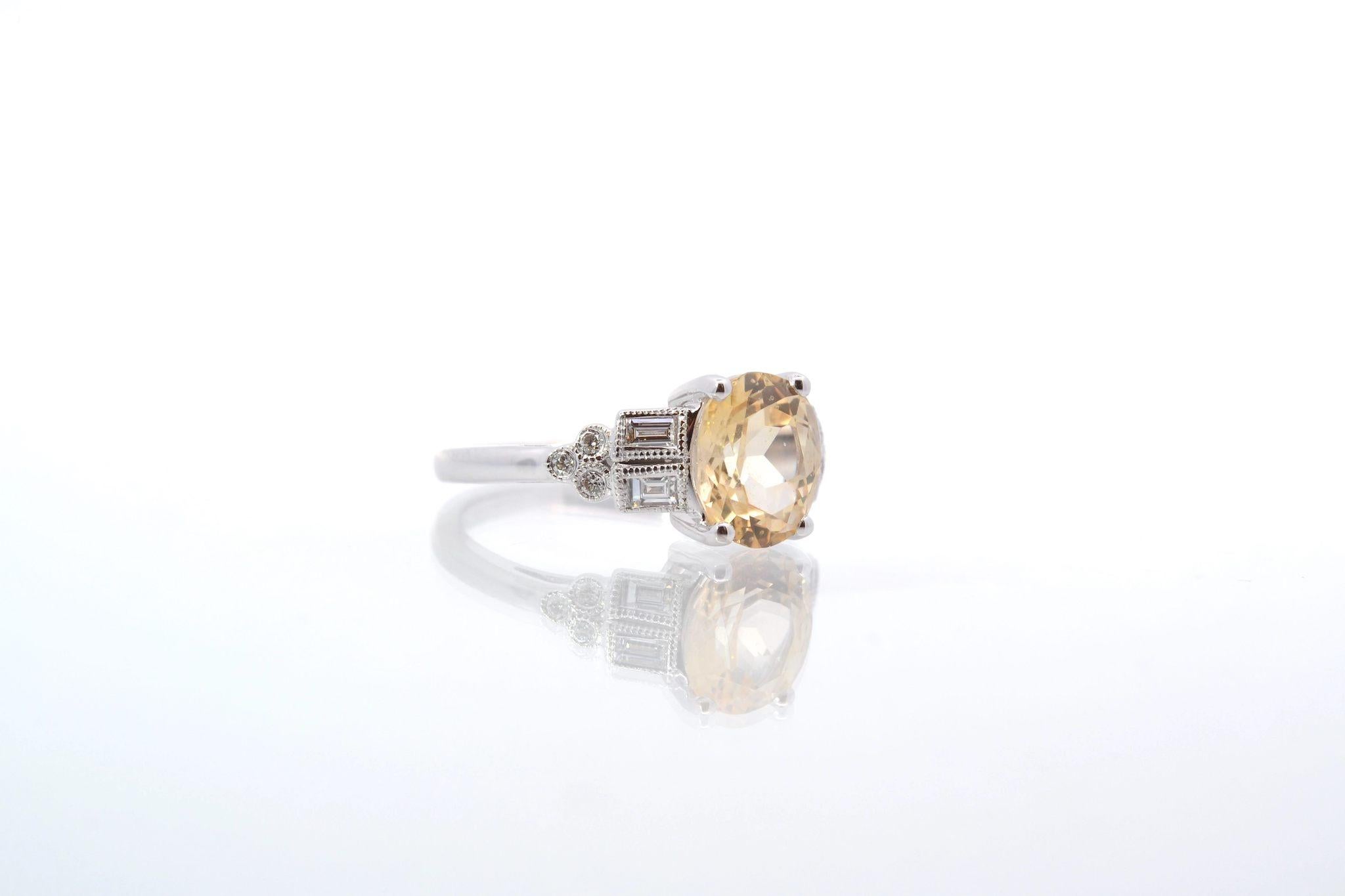 Ring mit gelbem Saphir und Diamanten im Vintage-Stil (Ovalschliff) im Angebot
