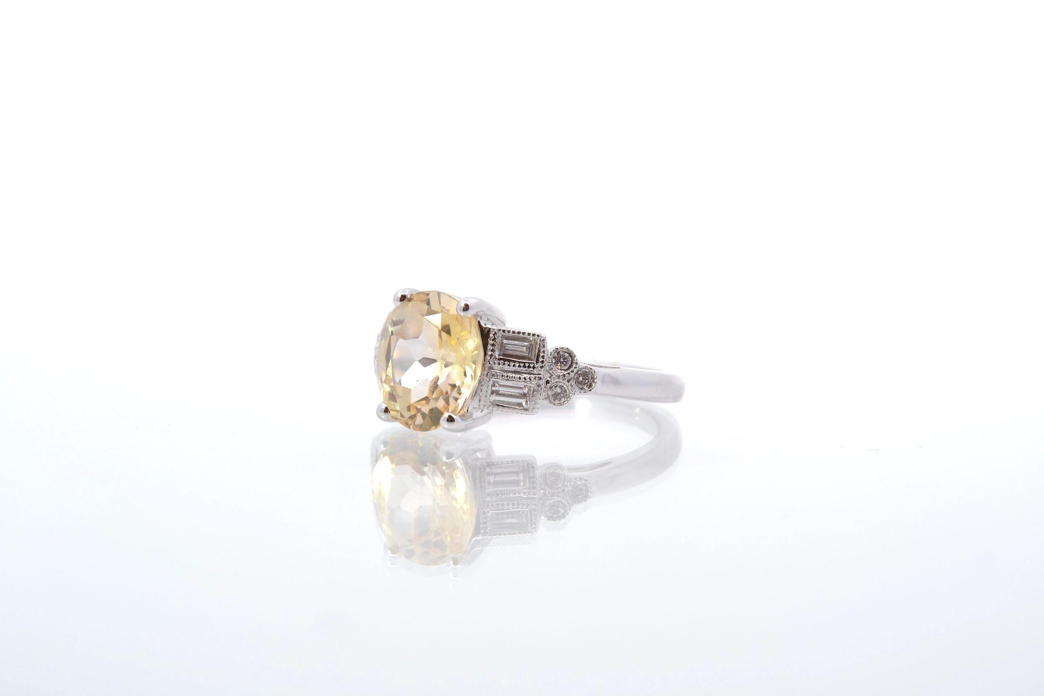 Vintage yellow sapphire and diamonds ring In Good Condition For Sale In PARIS, FR