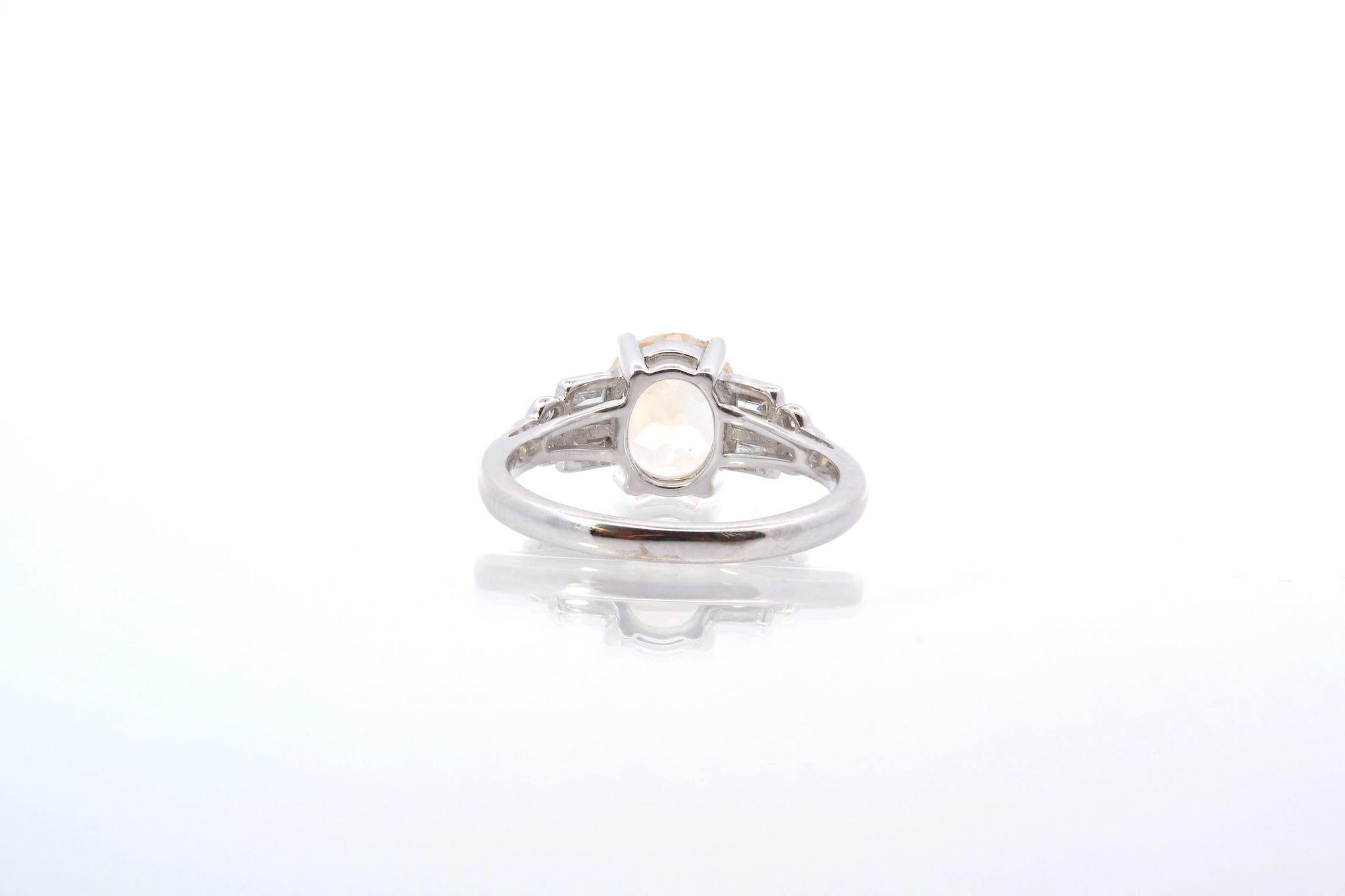 Ring mit gelbem Saphir und Diamanten im Vintage-Stil für Damen oder Herren im Angebot