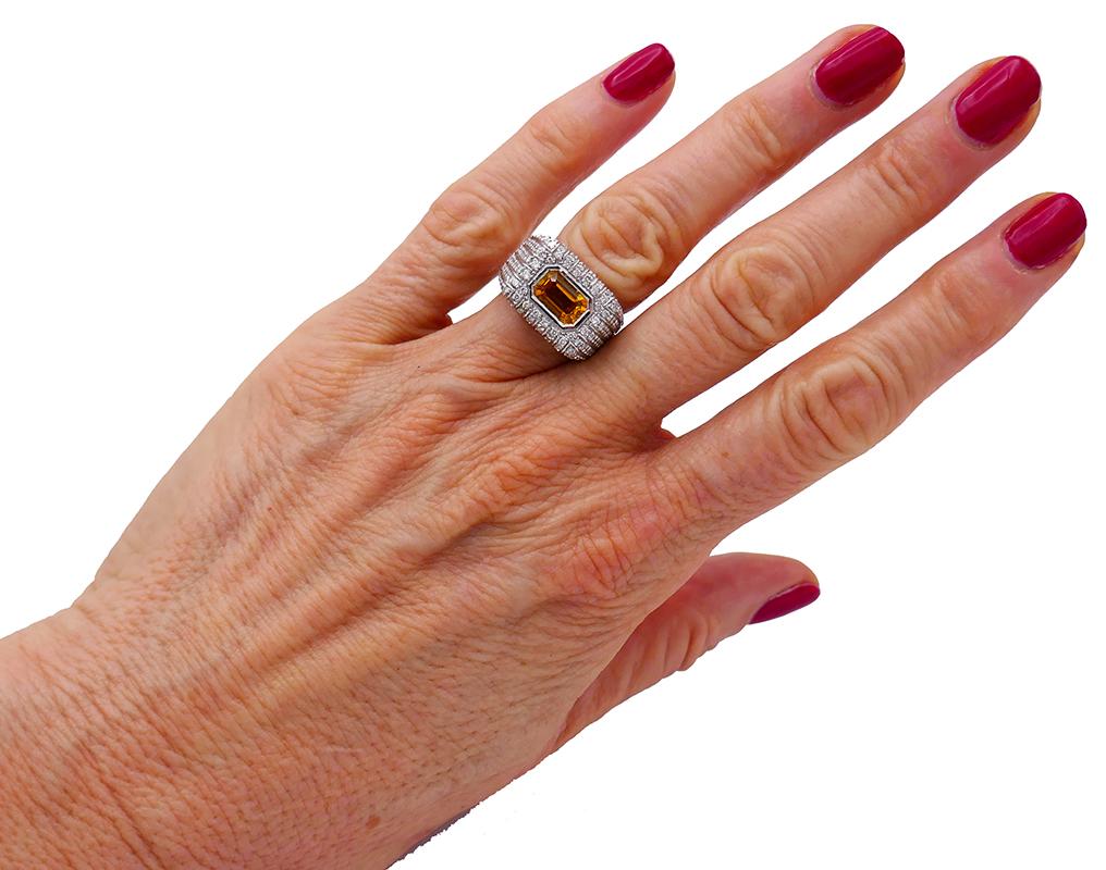 18 Karat Weißgold Ring mit gelbem Saphir und Diamant Italien (Gemischter Schliff) im Angebot