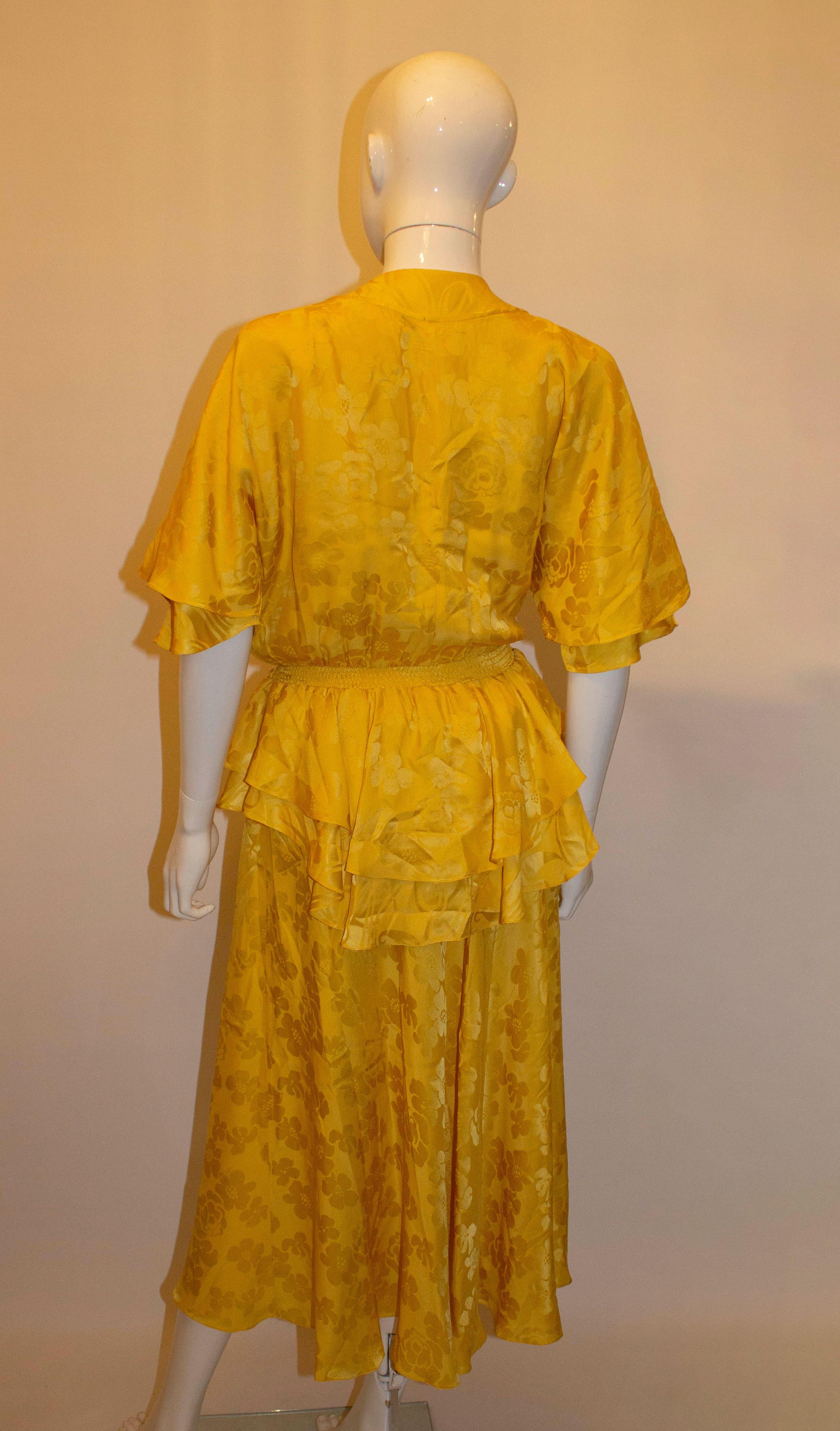 VIntage Yellow  Robe en pallant de soie  en vente 1
