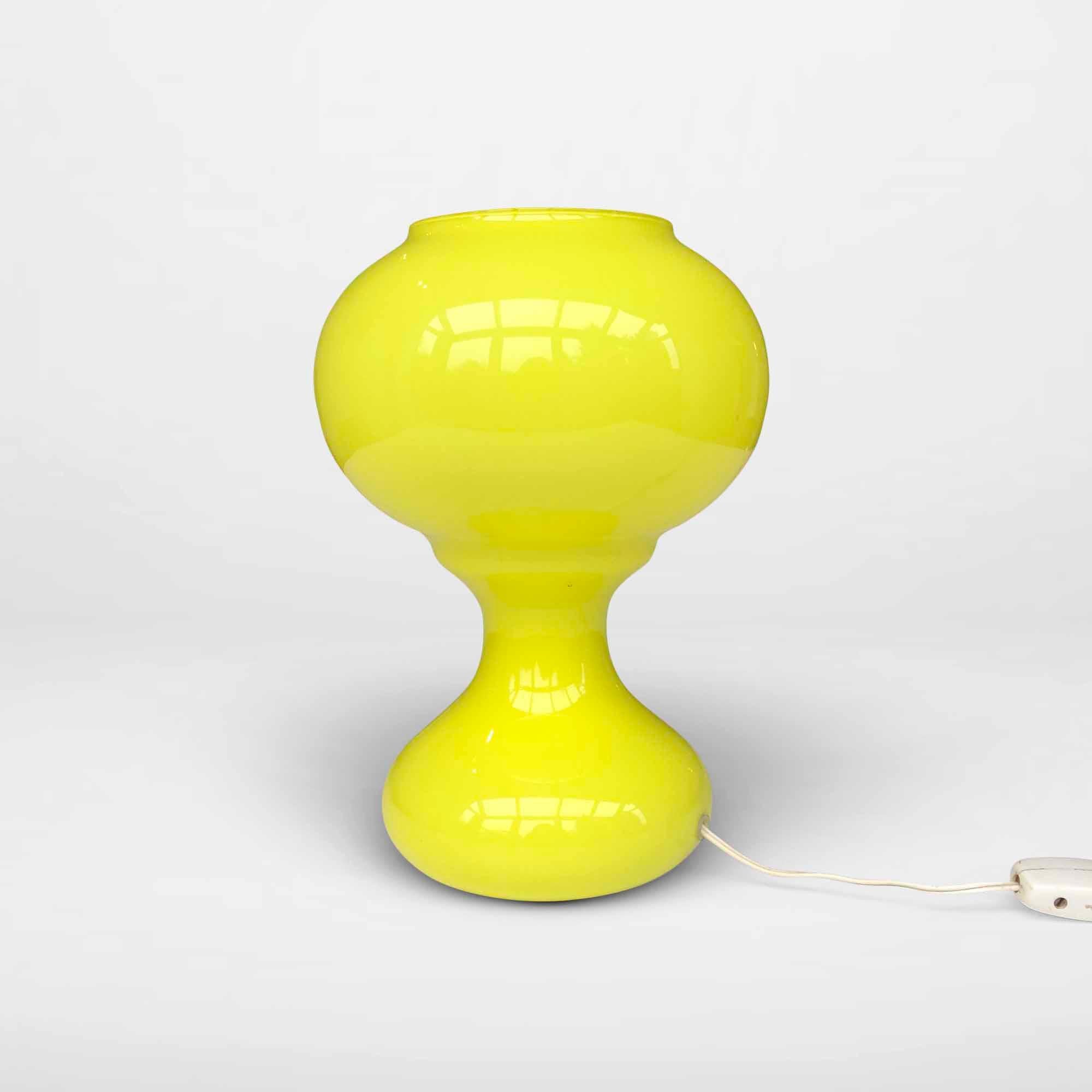 Vintage Yellow Table Lamp in Glass In Excellent Condition In Hemiksem, VAN